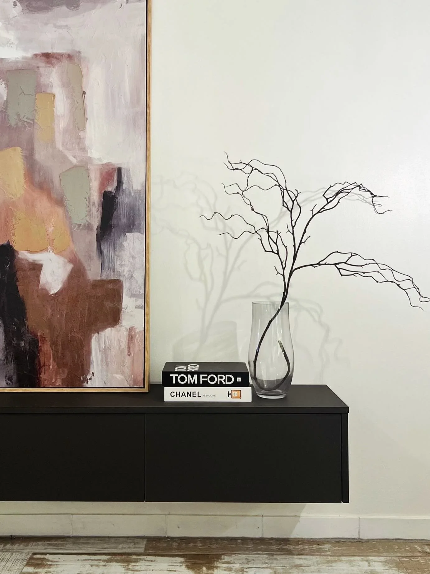 A little bit of an urban chic vibe here in Stuart Park ✔️
Styled by our team, with lots of love and energy! 
They had such a wicked time with this property, bringing it to life and working with the different textures throughout ☺️

Agent | @prodarwin