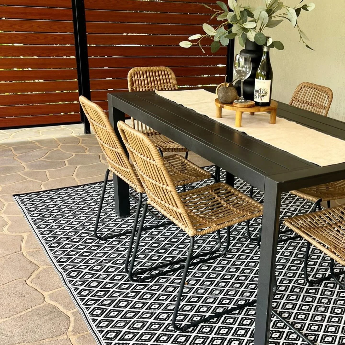 Under contract at its first open 👏🏽

Our styling team went in with earthy neutrals and pops of black throughout whilst keeping it feeling like a warm family home 🏠 

Agent | @smithrealestatent