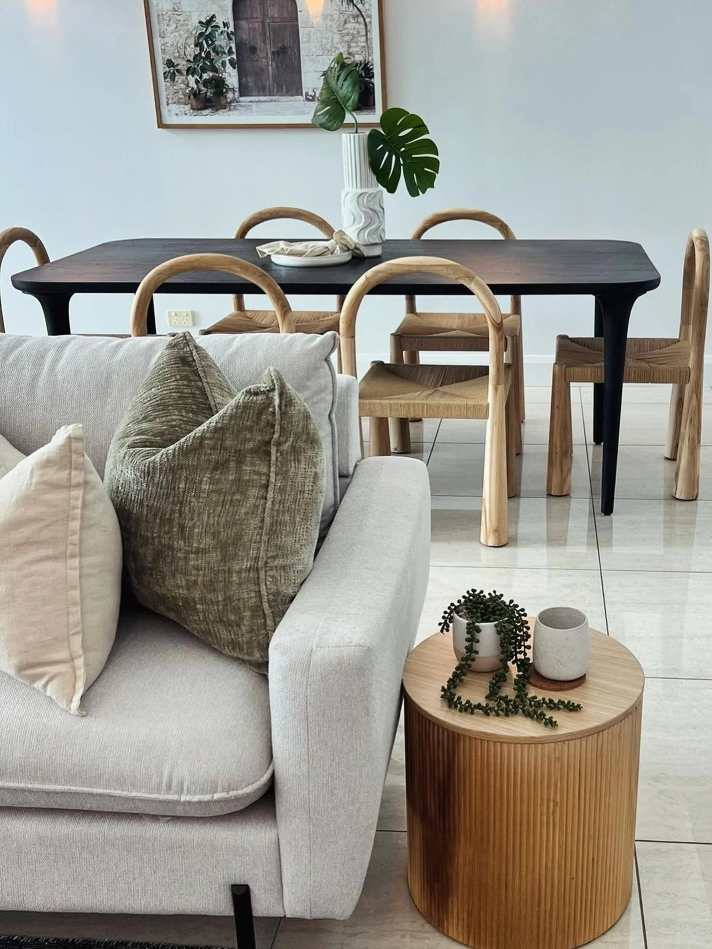 Coastal calm at Dinah Court 🌿✨

Light, neutral tones and natural textures come together to create a space that feels fresh, simple and inviting.

Effortless styling, designed to feel like home.
Simple, intentional, and beautifully balanced.🫶🏻

Coa