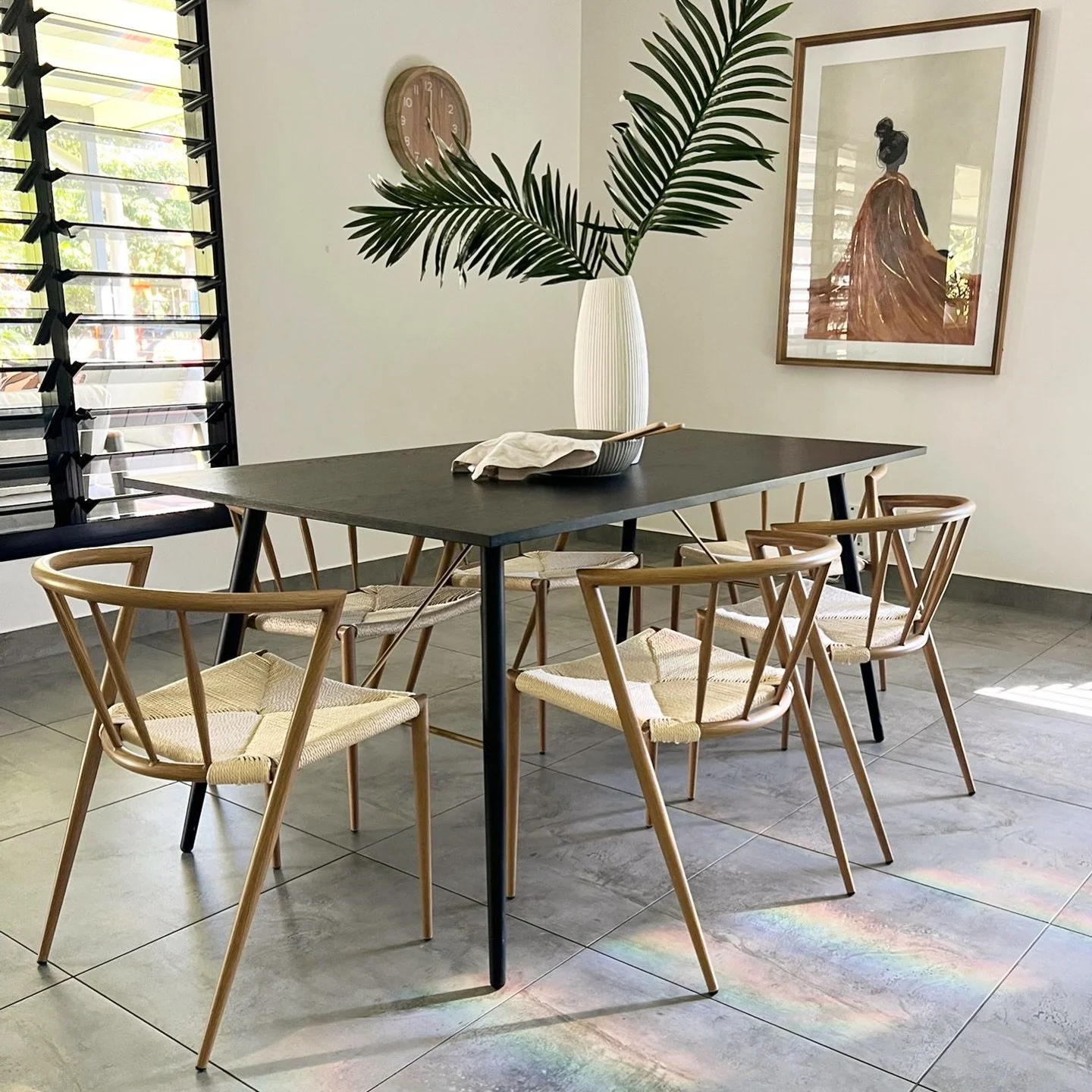 Embracing the warm colours of the rural area and bringing in contemporary pieces. This Herbert property has been elevated, with the existing tranquility being enhanced, displaying a beautiful oasis to the buyers 🤎

Agent | @danielharris.realestate @