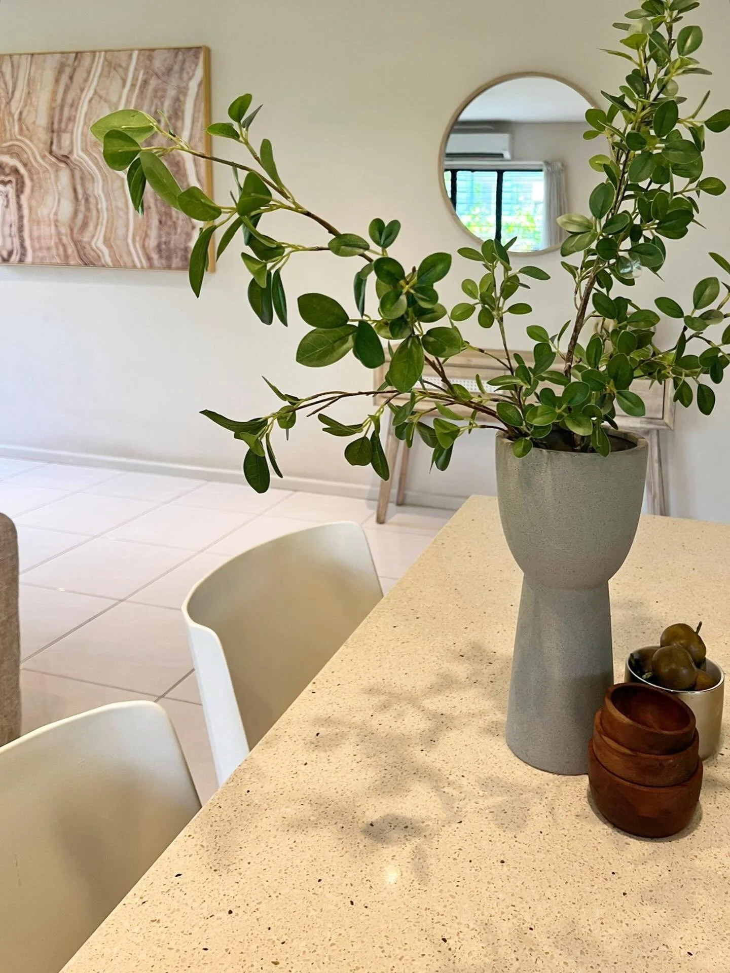 Steps away from the Palmerston Golf Course, this property is brimming with comfort and warmth. 
Styled with lots of earthy neutral hues and an abundance of textures, this house is incredibly homey and grounding 🏠🤎

Agent | @ljhooker.darwin