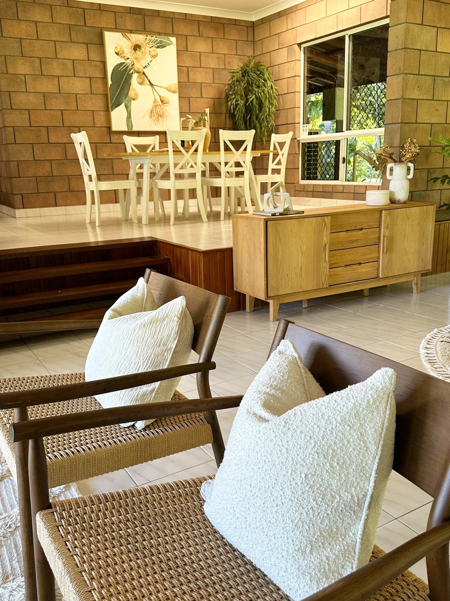 Rural living at its finest 🏠 
The team felt so at peace and welcomed by this property. Relaxing territory vibes all around and solid bones of a good home. Styled with lots of warmth, bright whites and soft neutrals to really elevate the charm 🧡

Ag