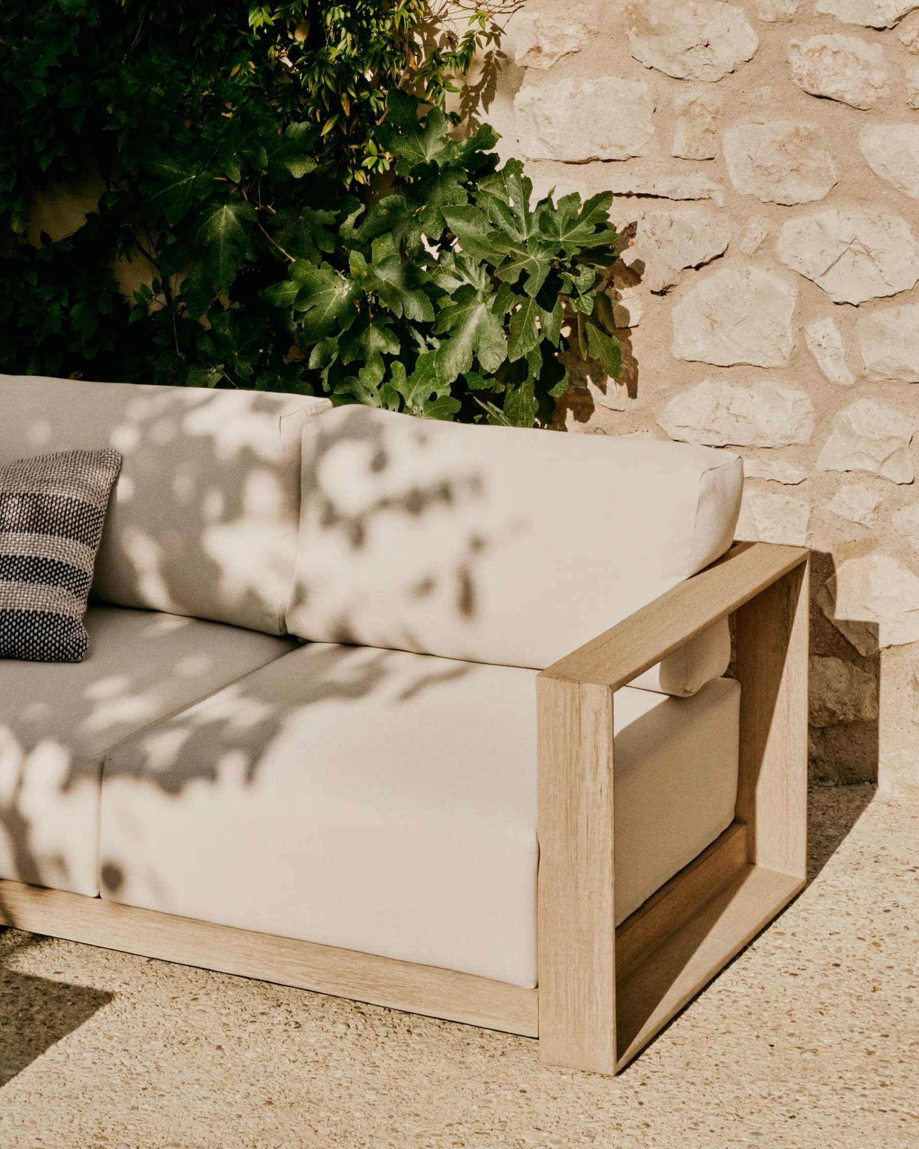 Pure elegance. 
The Ambra outdoor lounge encapsulates comfort, beauty, and durability. This timeless solid timber design is perfect for you to enjoy outdoors 💫

Shop this beauty with us 👏🏽