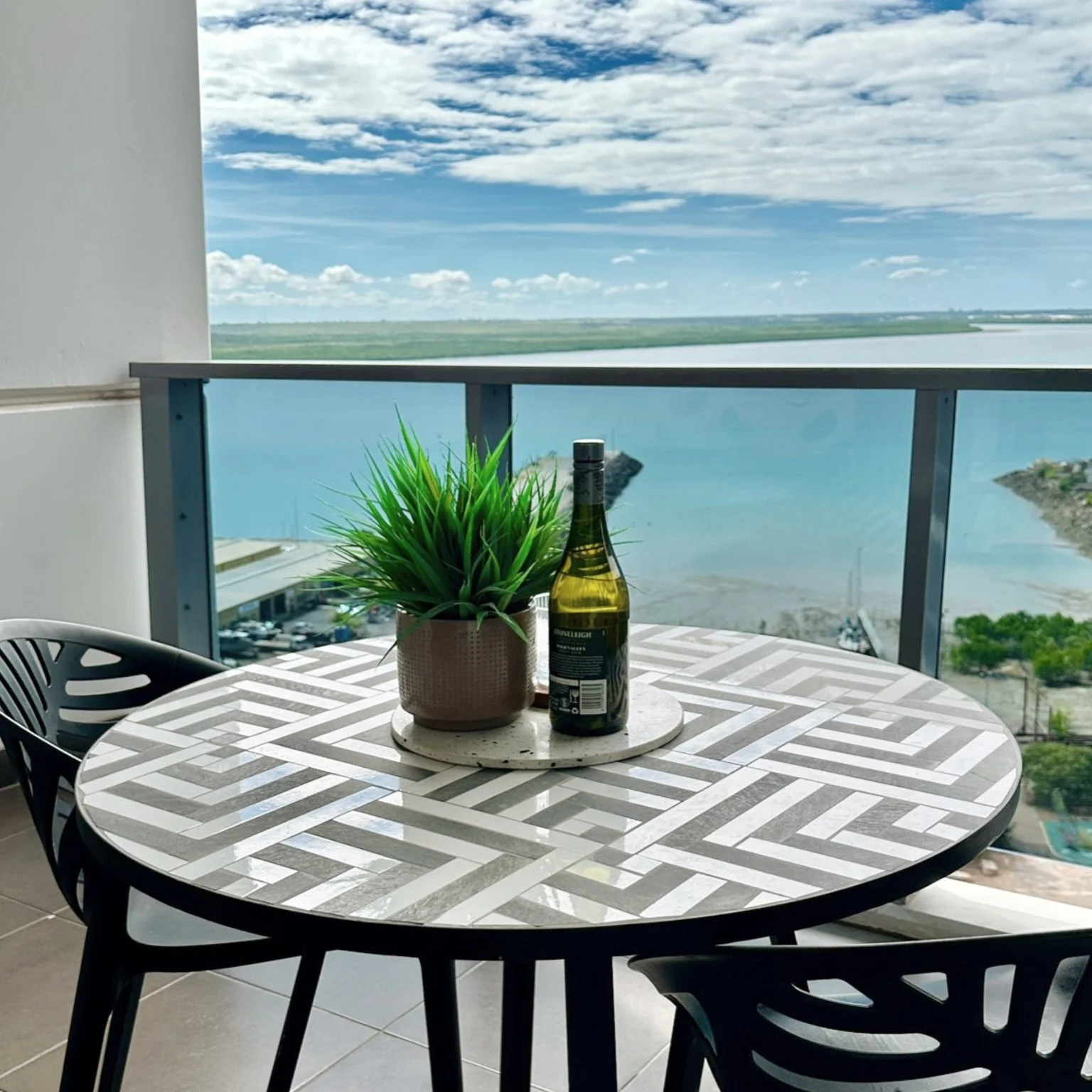 Zen Apartments 💫
This one bedroom apartment has incredible views and the cosiest vibes inside. 

Agent | @absolute_nt