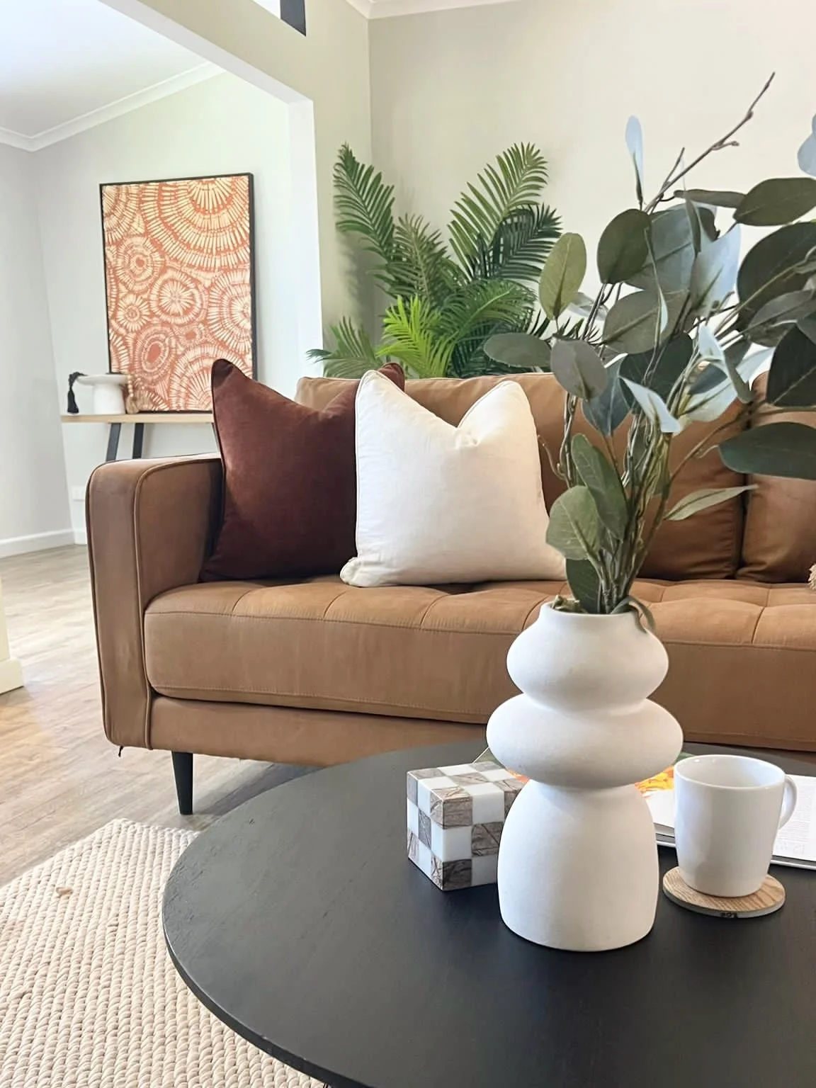 A beautiful family home in the leafy Leanyer 🌿
Lots of natural light, open spaces and beautiful tropical outdoor living. Styled with a classic neutral palette and pops of earthy tones 🧡

Agent | @nextgenrealtynt