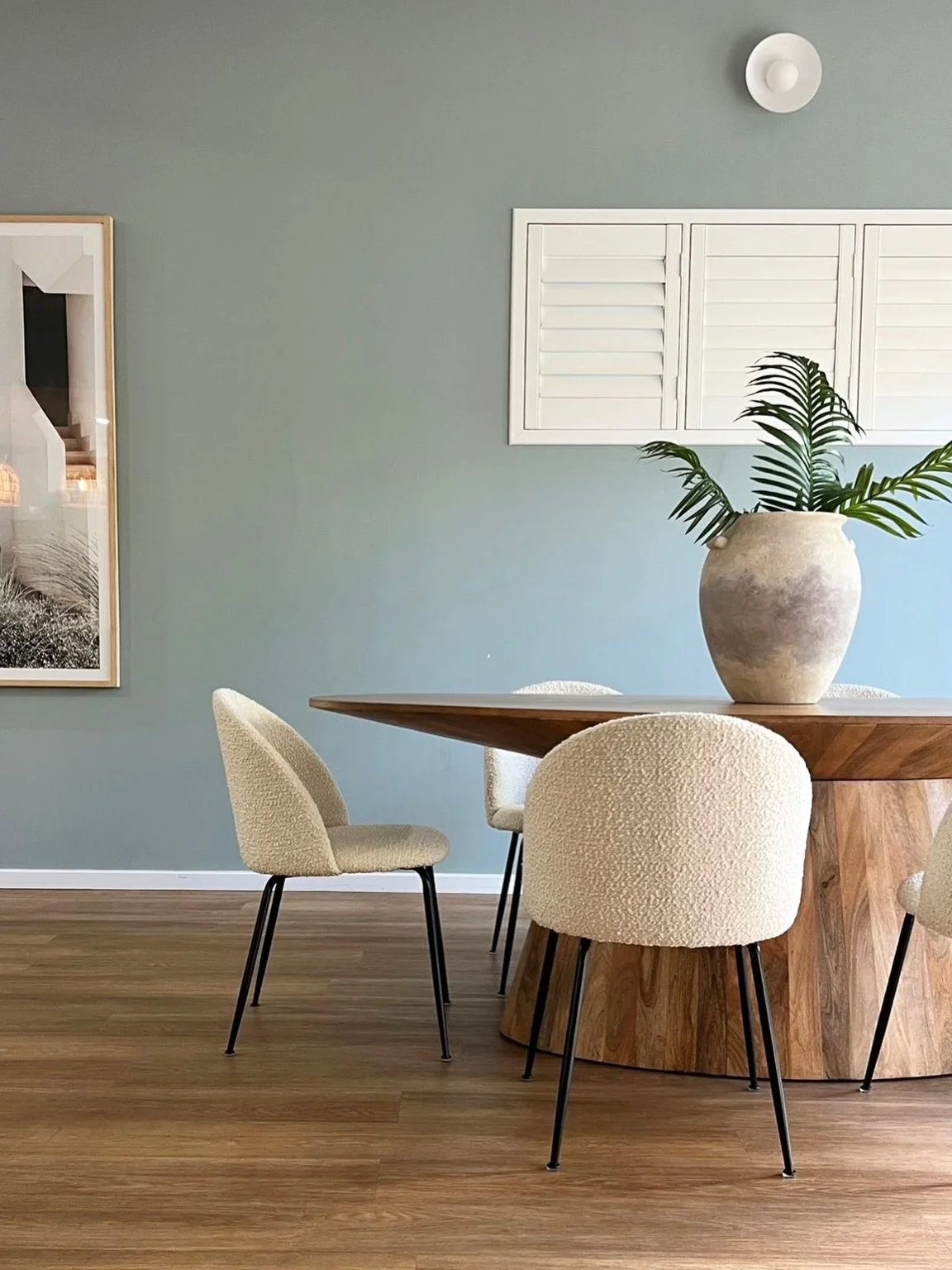 Tucked away in the CBD, this solid blockwork townhouse is quiet, incredibly spacious and adorned with beautiful finishes and fixtures. 
Styling this epic home with the classic earthy tones to complement the calming blue hue throughout 🩵

Agent | @da