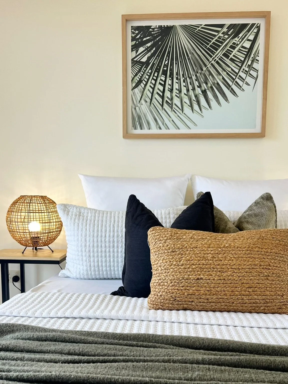 Beautiful styling by us to compliment the incredible views this property has. 
22/14 Salonika St ✨

Agent | @evieradonich.realestate @andrewharding_