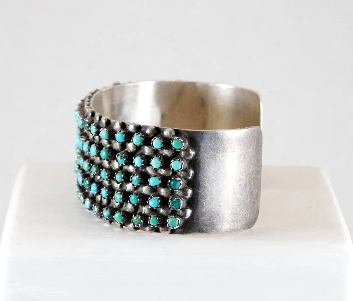 Bracelet manchette argent et turquoise Petit Point Zuni N