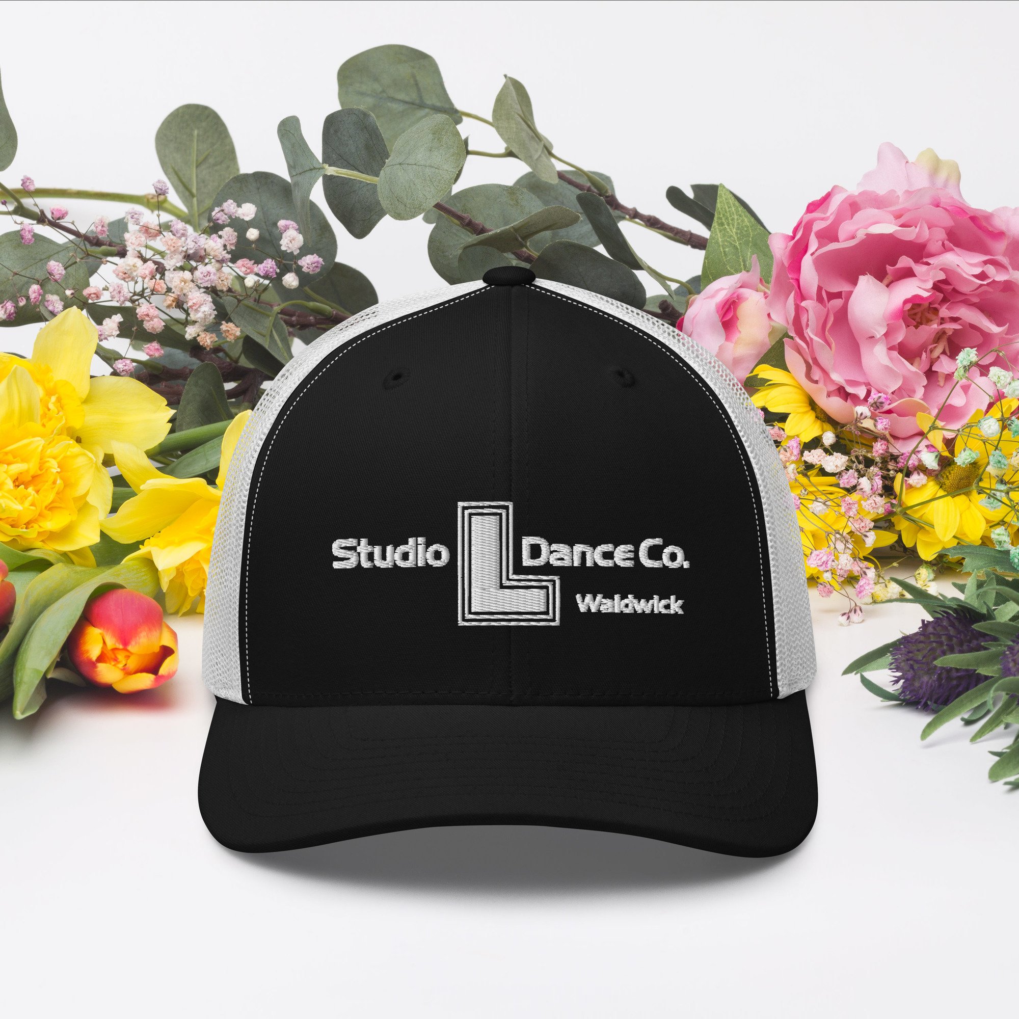 retro-trucker-hat-black-white-front-65ff94e692807.jpg