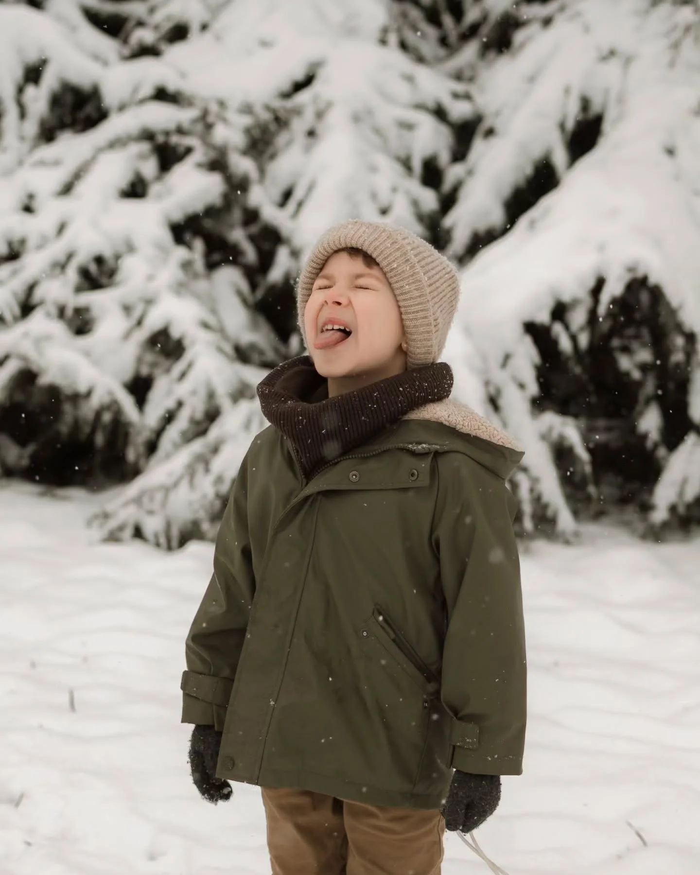 Napokon nam je nakon puno godina napadao snijeg i razveselio i mlade i stare, a pogotovo one koji su bez ikakvih obaveza ovih dana 😄😍❤️

#snowday #zimskeradosti #svetanedelja