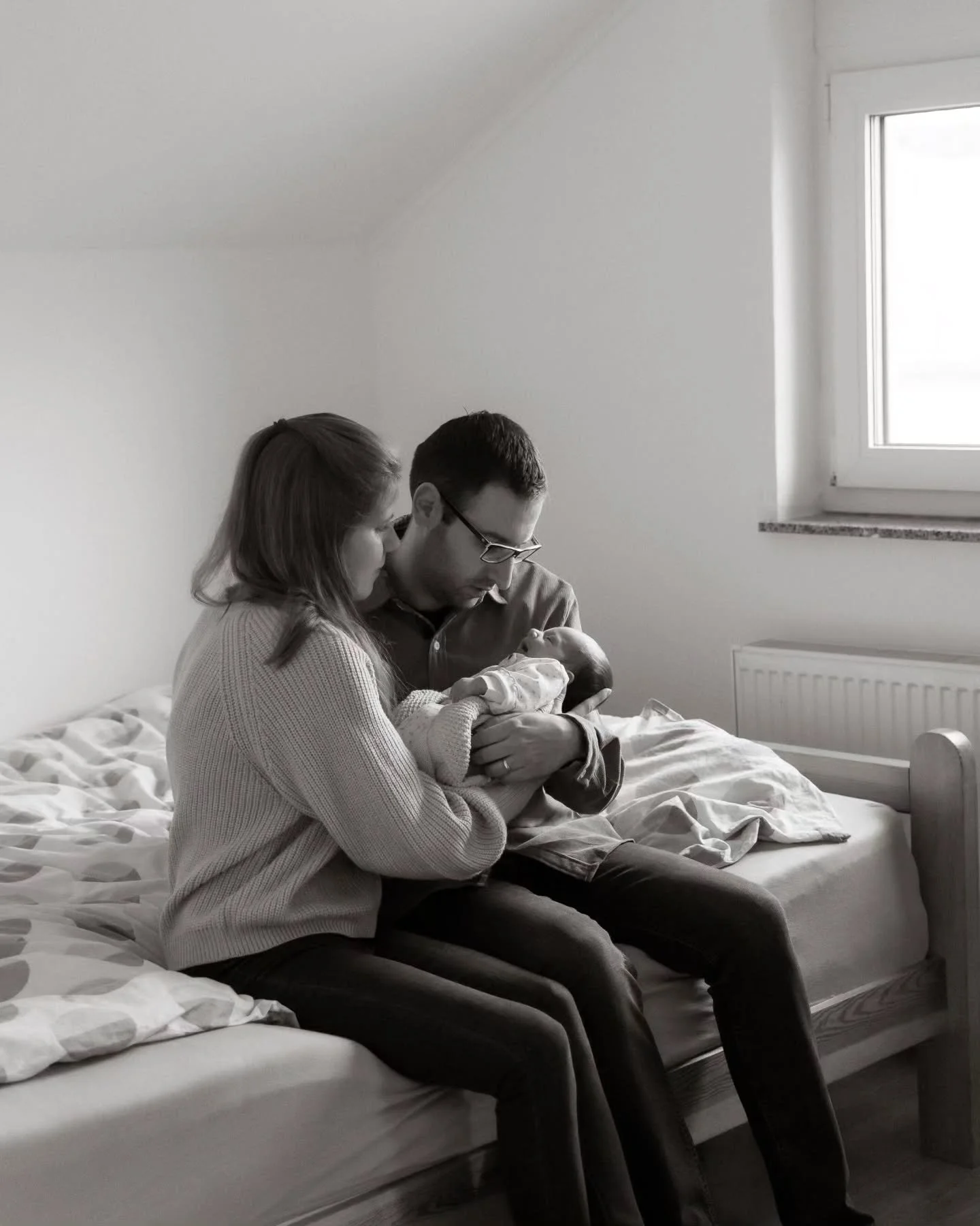 Malo potkrovlje puno ljubavi ❤️

#fotografiranjenovorođenčadi #fotografiranjebeba #obiteljskoslikanjekodkuće