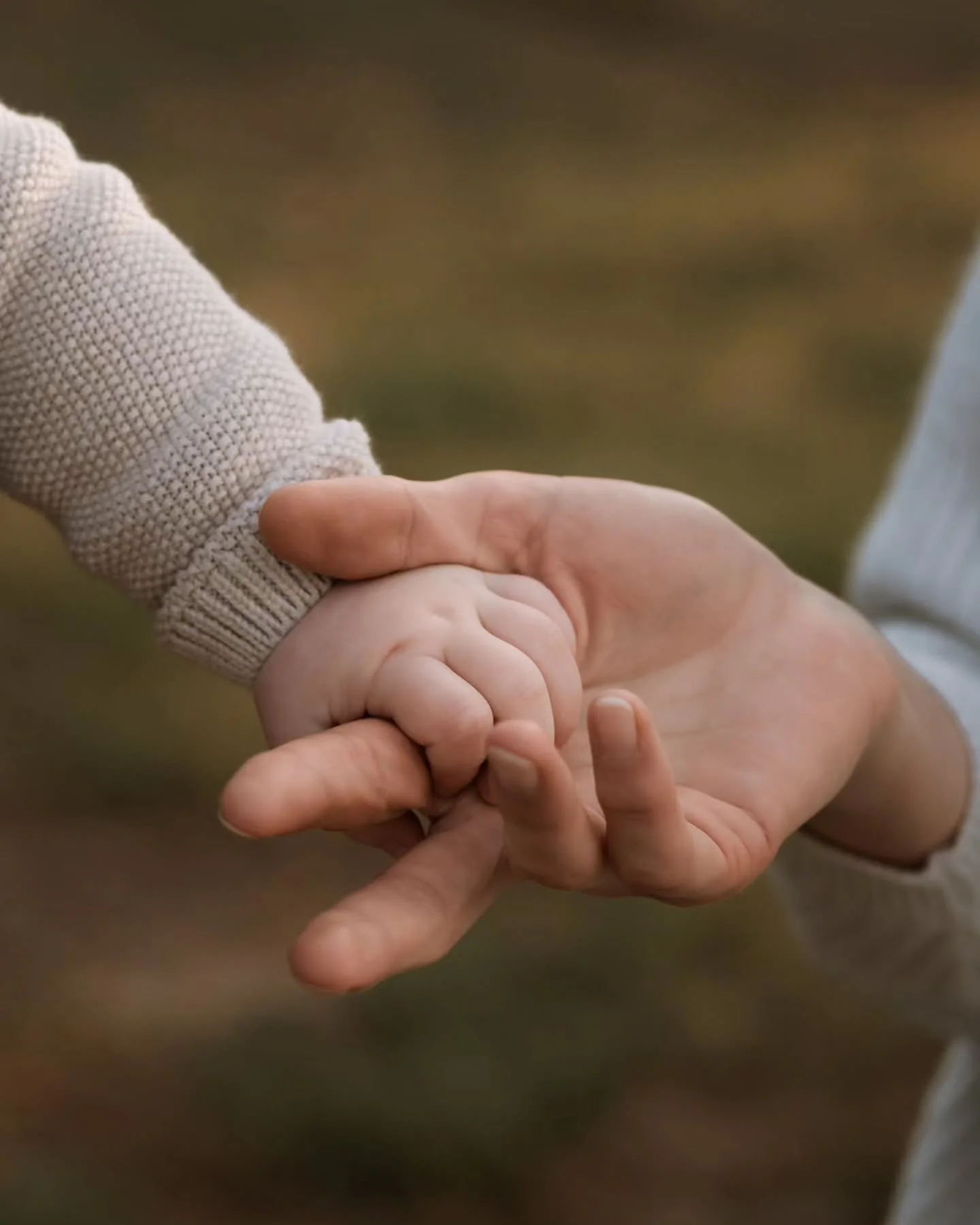 Mothers hold their children's hands for a short while, but their hearts forever ❤️

#obiteljskifotografsvetanedelja #obiteljskifotografzagreb #obiteljskifotografsamobor