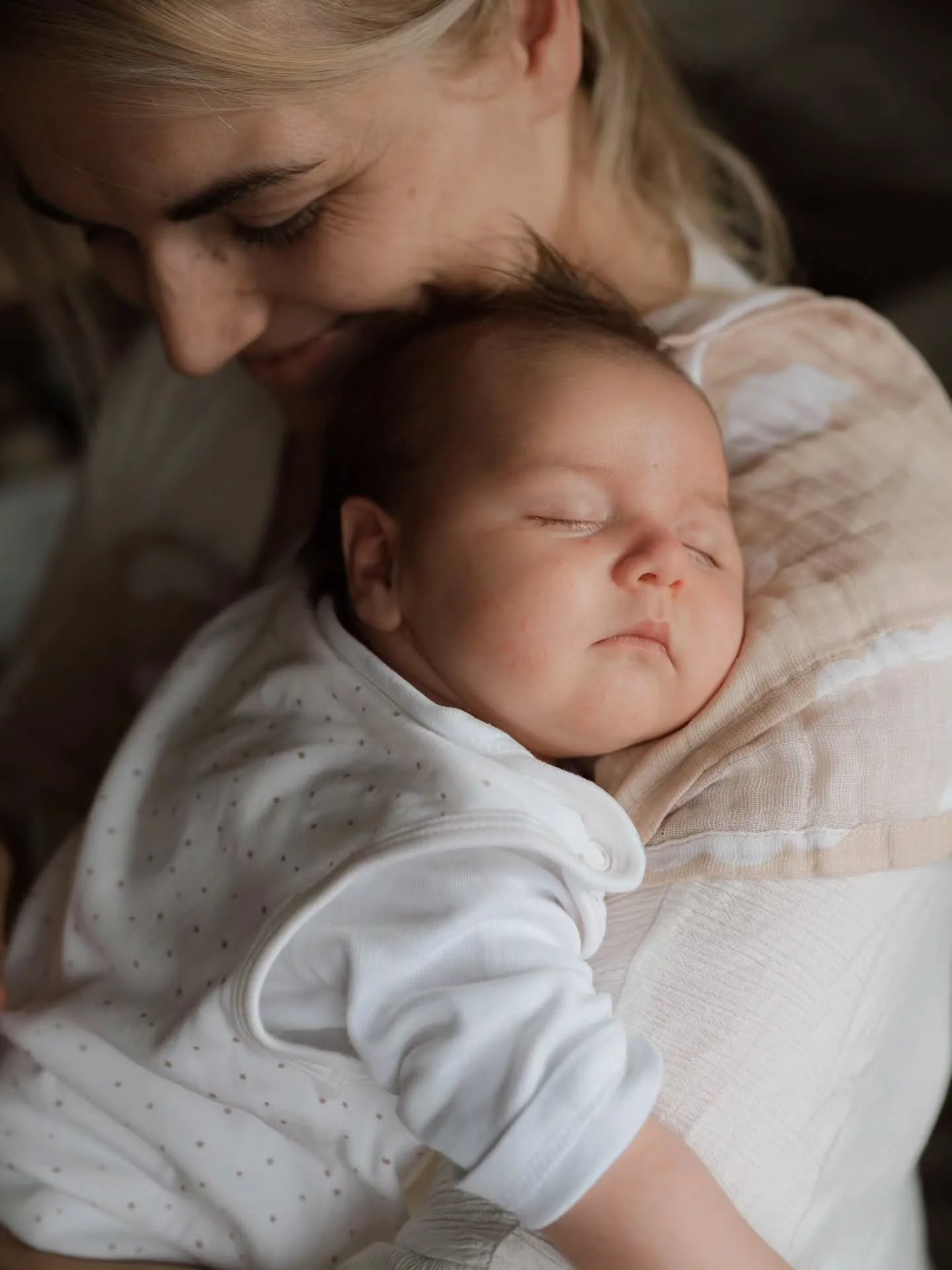 Malena uspavana ljepotica 😍
Na kraju slikanja smo je ipak malo probudili da vidimo te predivne plave okice 😀
Uživala sam sa ovom ekipicom ❤️

#fotografiranjebeba #obiteljskifotograf #obiteljskeuspomene