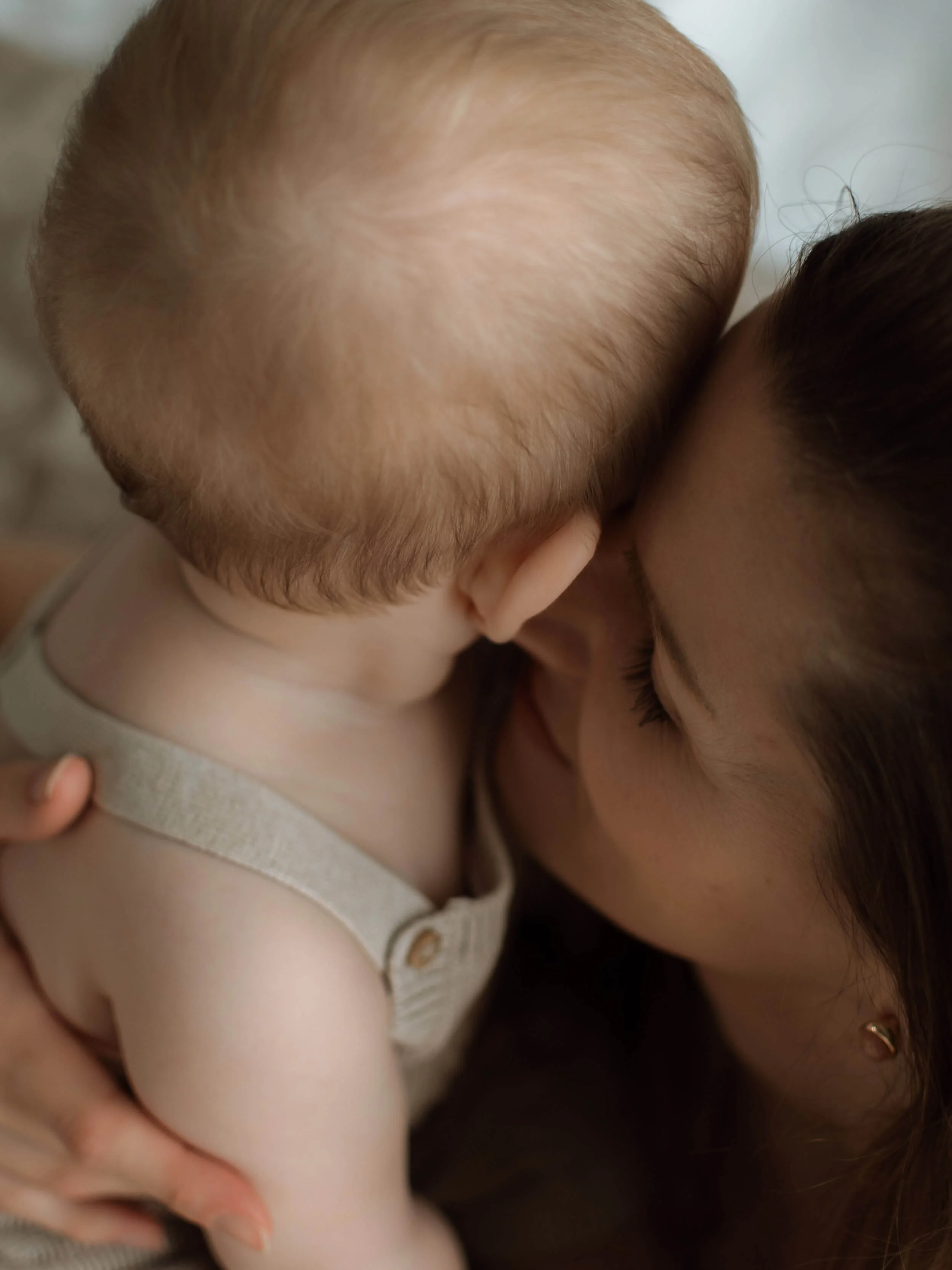 Mama ljubi bebu