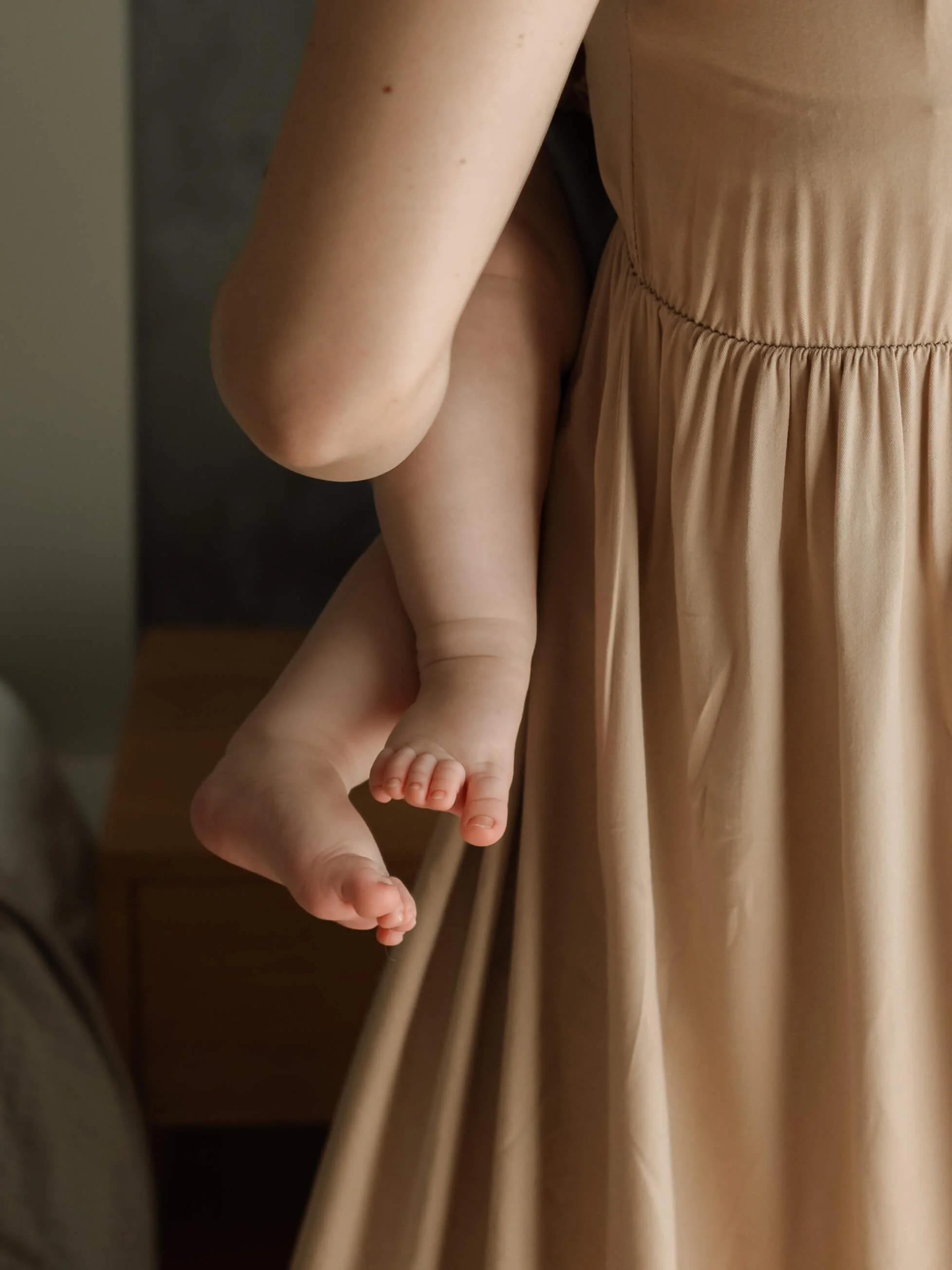 Bebine noge, mama nosi bebu