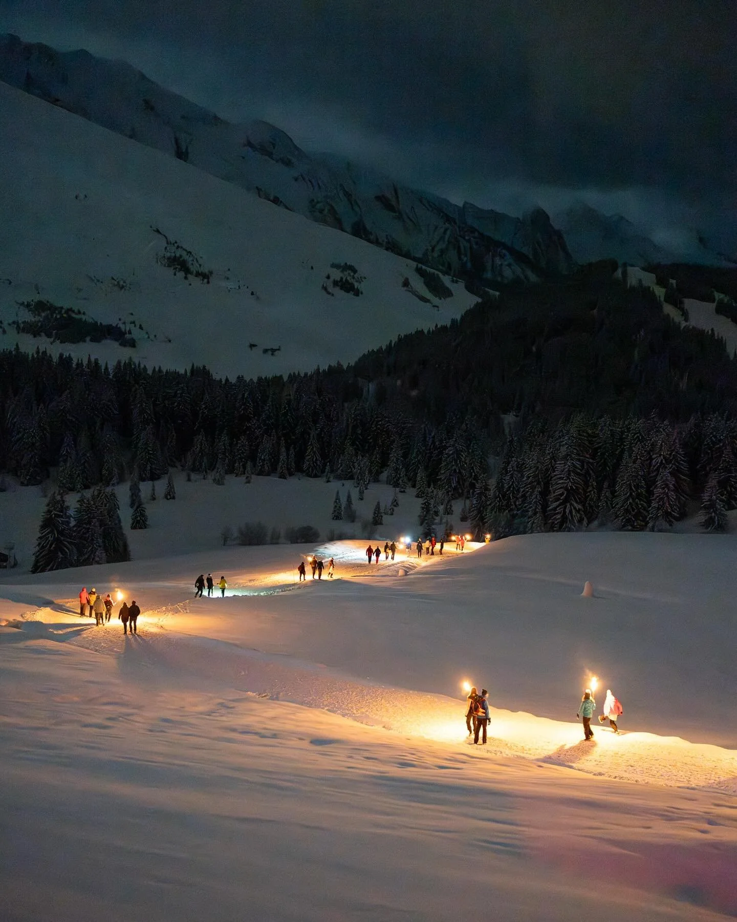 ✨ Soirée du Nouvel An 2025 ✨ 
Cette année encore, on vous prépare une soirée magique pour célébrer le passage à la nouvelle année ! 
Au programme : un dîner-concert live @wawa_west_, un me