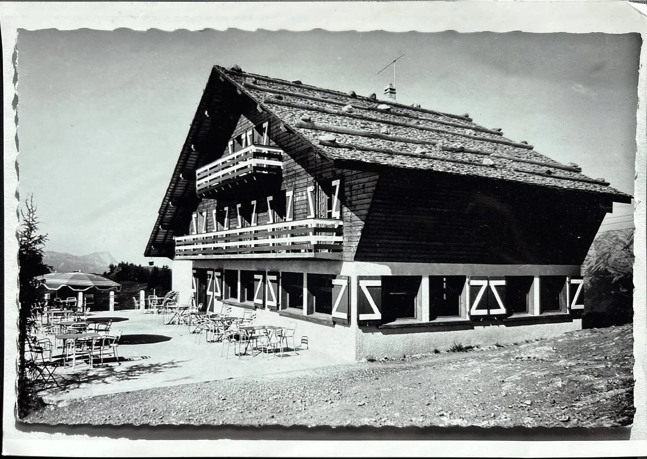 Voici &agrave; quoi ressemblait le 1647 &agrave; sa cr&eacute;ation en 1956. A ton avis, comment s&rsquo;appelait-il ? Devines dans le sondage ci-dessous ⬇️ et rdv lundi prochain pour conna&icirc;tre la r&eacute;ponse