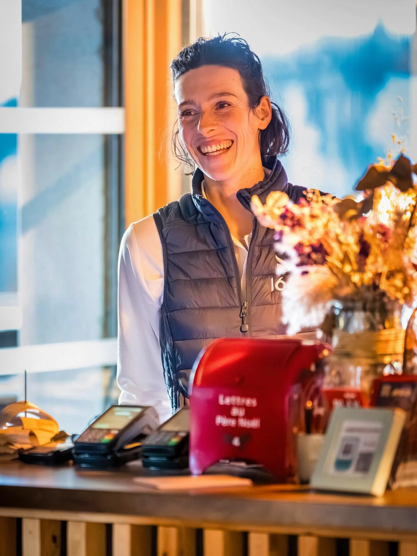 Chlo&eacute; est avec nous en salle depuis notre tout premier hiver ❄️
D&egrave;s le premier entretien, c&rsquo;&eacute;tait une &eacute;vidence : elle incarnait naturellement l&rsquo;esprit du 1647 par son style, sa vibe, sa gentillesse et ce sourir