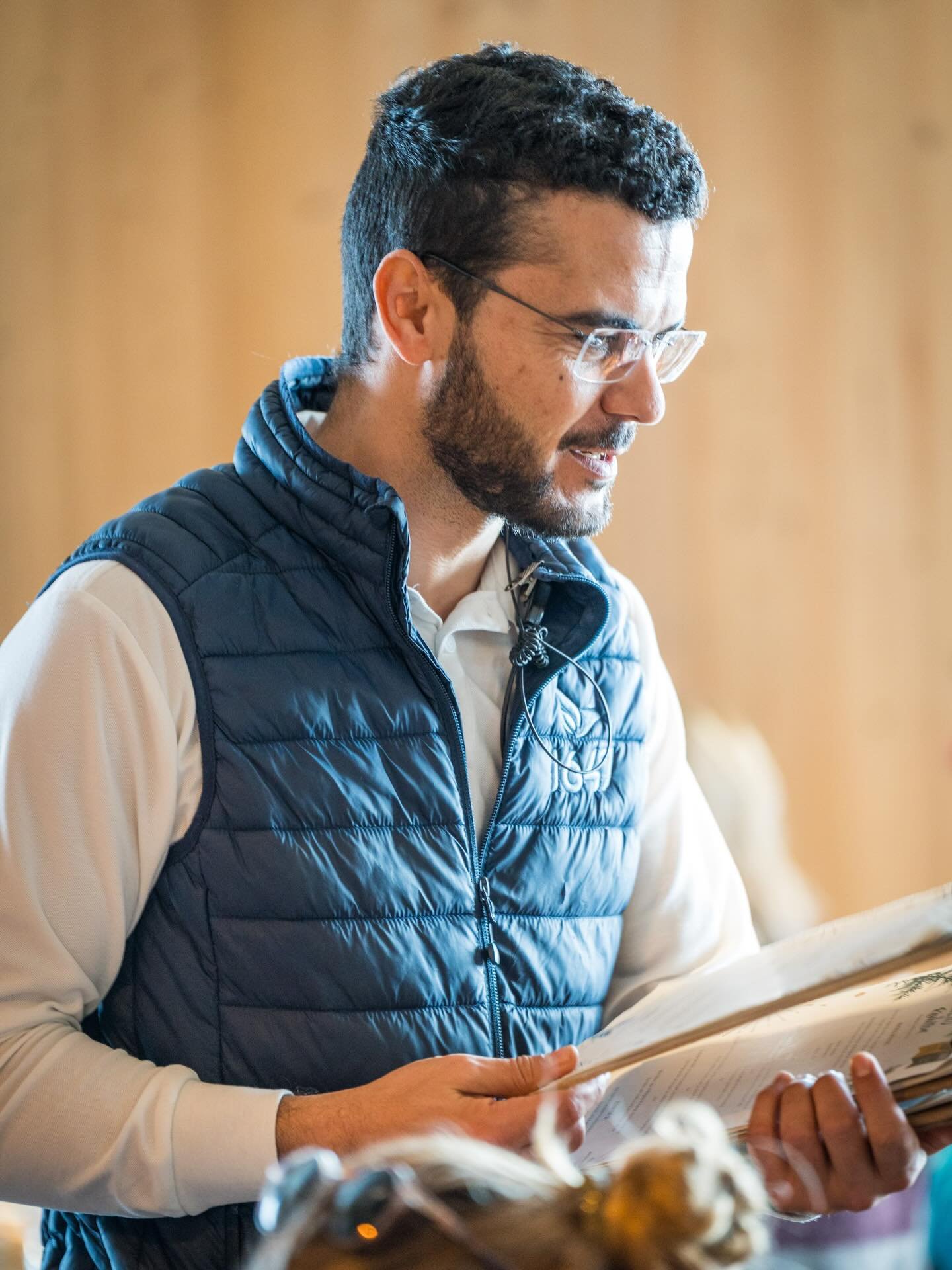 Portrait de saisonnier : Azeddine
Chef de rang fiable et tr&egrave;s professionnel, Azeddine se distingue par son sens de l&rsquo;organisation et son attention port&eacute;e &agrave; l&rsquo;exp&eacute;rience client. Attentif et discret, il aime fair