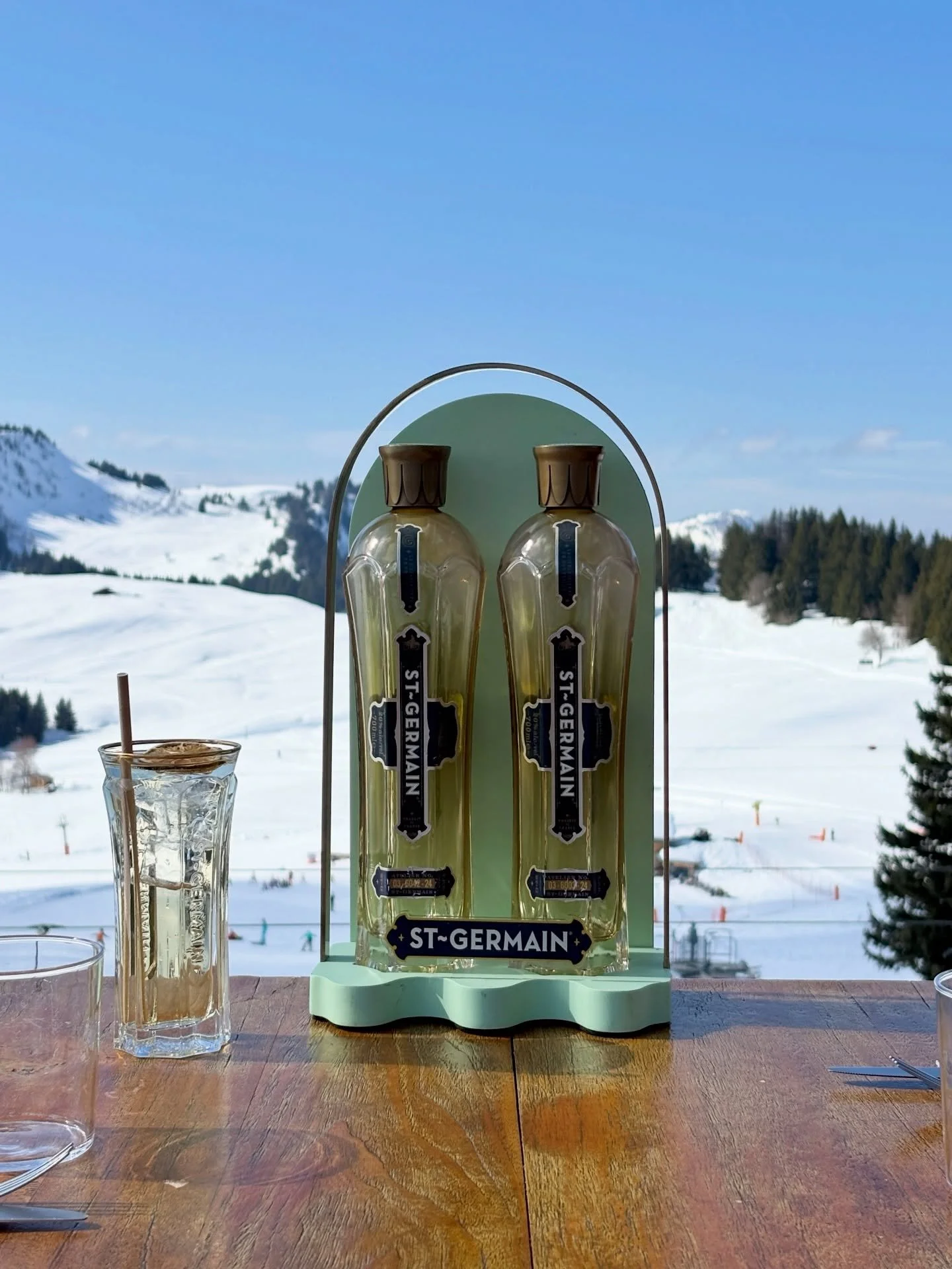 Un classique du 1647 🌼
Le St-Germain Spritz continue de faire p&eacute;tiller vos d&eacute;jeuners et vos fins de journ&eacute;e ✨

#1647 #stgermainspritz #collaboration #artdevivre
@stgermainfr