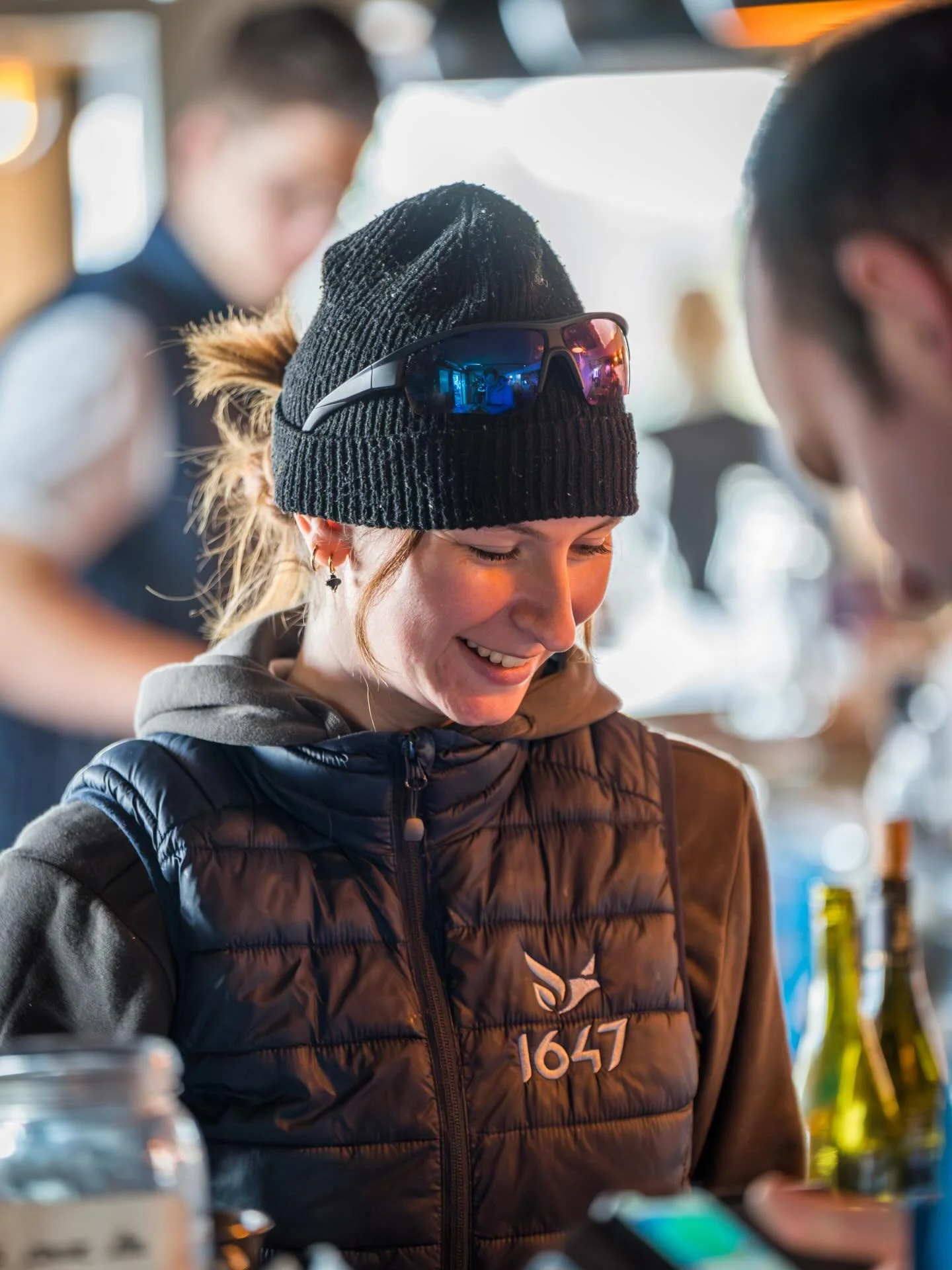 Portrait de L&eacute;a ✨

Cette saison, nous accueillons L&eacute;a au bar - sa toute premi&egrave;re au 1647.

Appliqu&eacute;e et minutieuse, L&eacute;a travaille avec pr&eacute;cision et sang-froid. Rapide, efficace, polyvalente, elle s&rsquo;adap