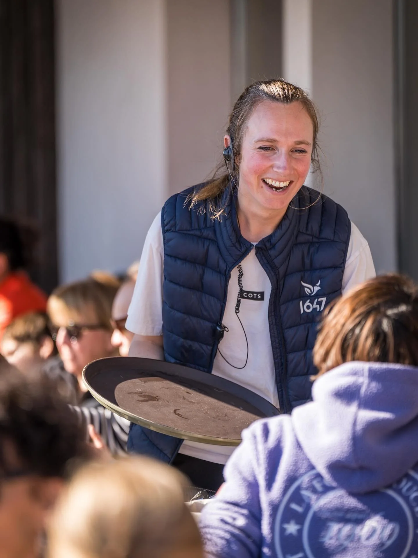 Aujourd&rsquo;hui, on vous pr&eacute;sente Charl&egrave;ne, notre commis de salle pleine d&rsquo;&eacute;nergie pour sa premi&egrave;re saison au 1647 !

Originaire de la r&eacute;gion parisienne, elle s&rsquo;est parfaitement adapt&eacute;e &agrave;
