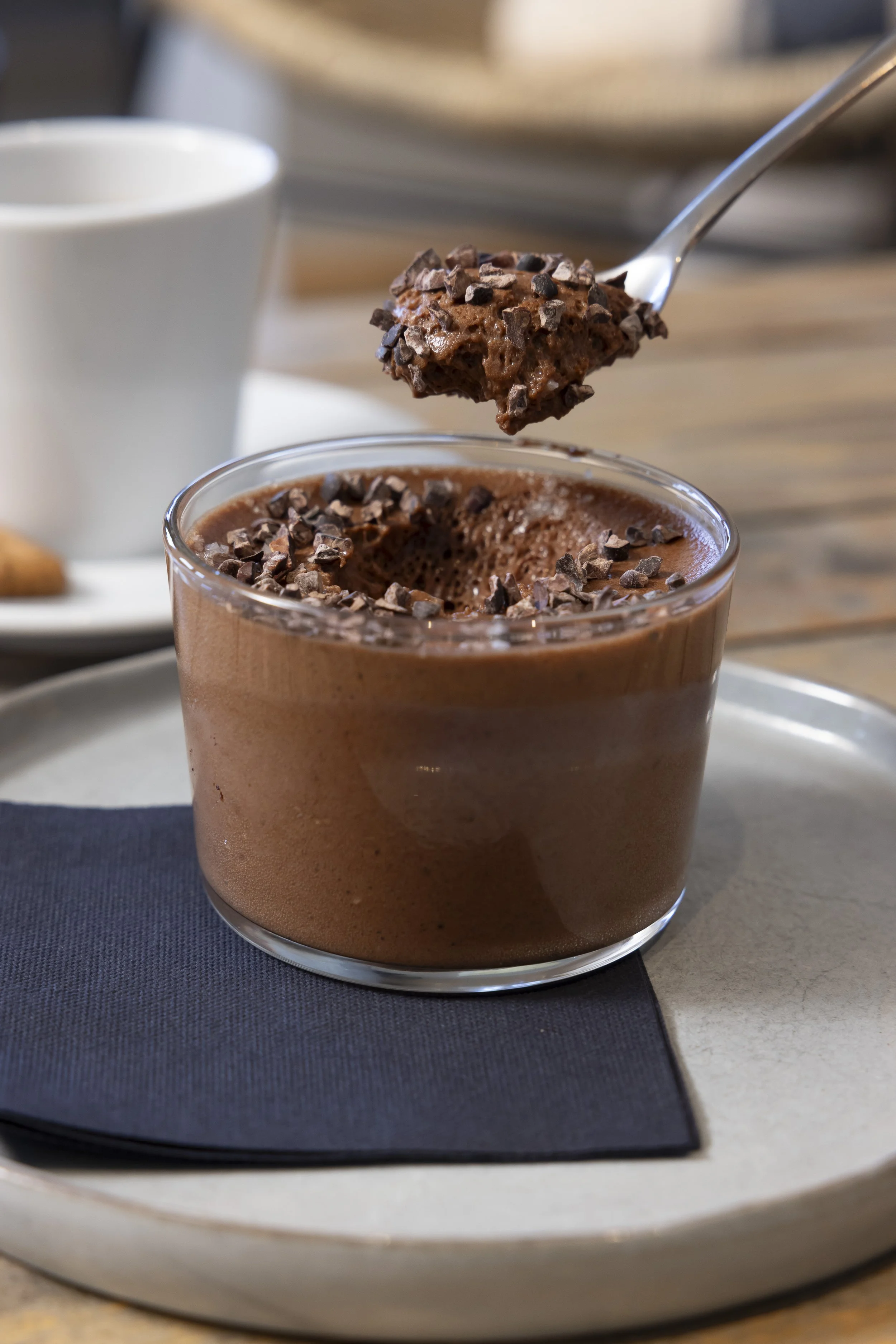 Mousse au chocolat, gruée de cacao et fleur de sel