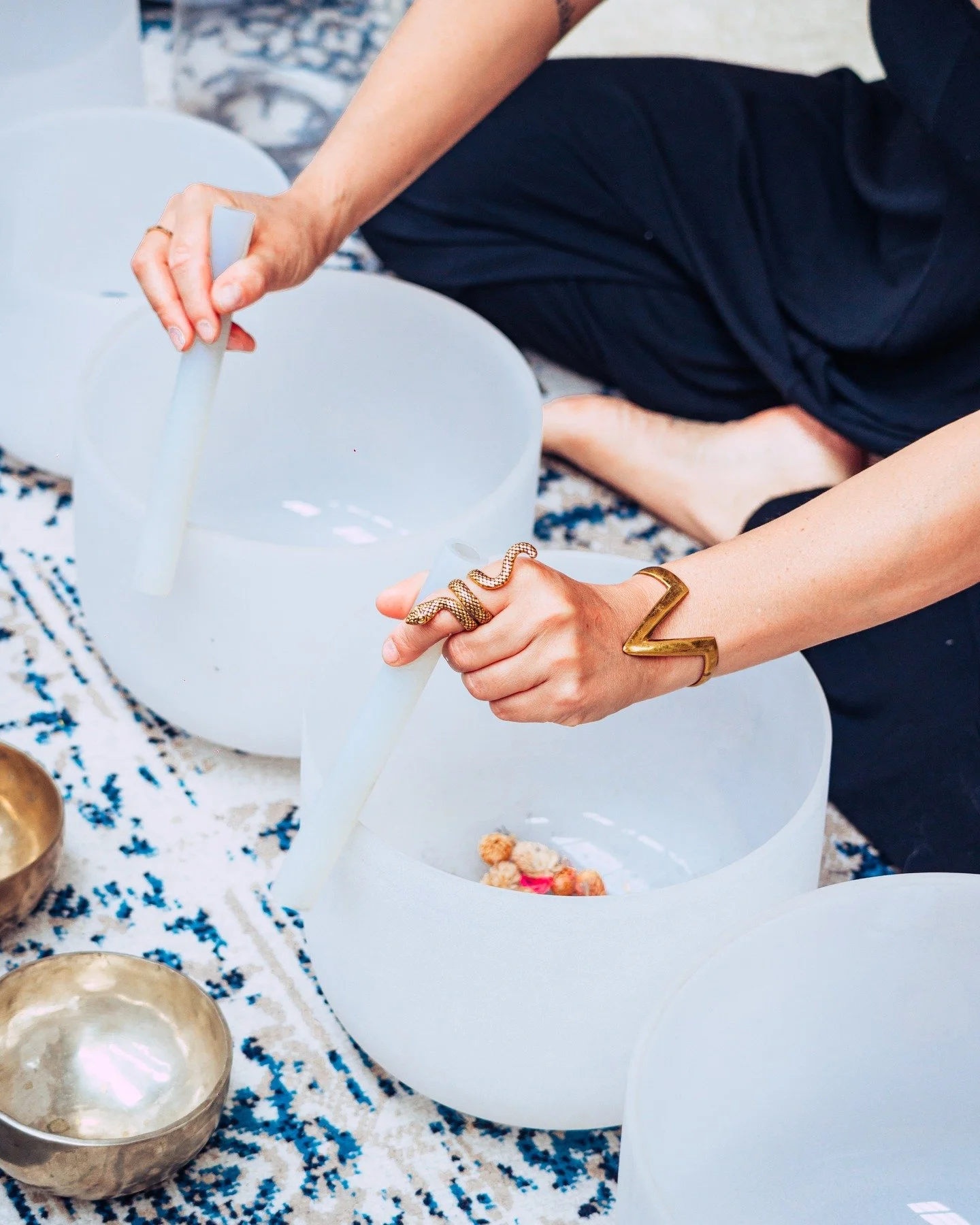 Parfois, il suffit d’un petit coin de calme pour se reconnecter. Bienvenue à l’Oasis 📸 @sixtine.riche 
#yoga #pratiqueyoga #yogapévèle #bersee #templeuve #monsenpevele #yogalille #lille #yogalille #yogafrance #lille