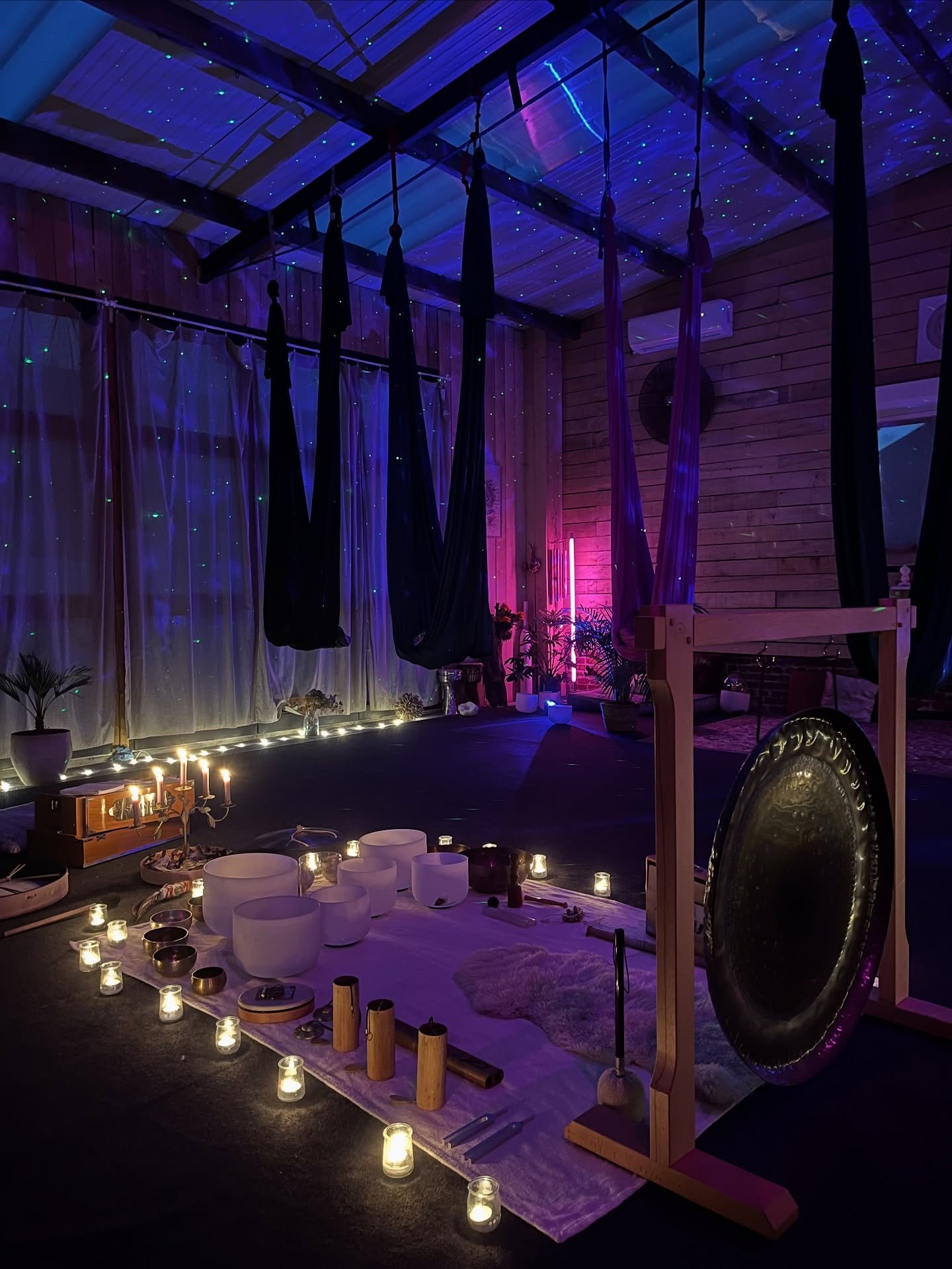 VOYAGE SONORE 
🪐Vendredi 7 - 20h 
Allong&eacute; dans un hamac ou sur le sol
Une exp&eacute;rience unique de relaxation profonde.
Un instant suspendu. Une immersion dans le son.

Prochaine date &agrave; noter dans ton agenda :
🍁Vendredi 5 d&eacute;