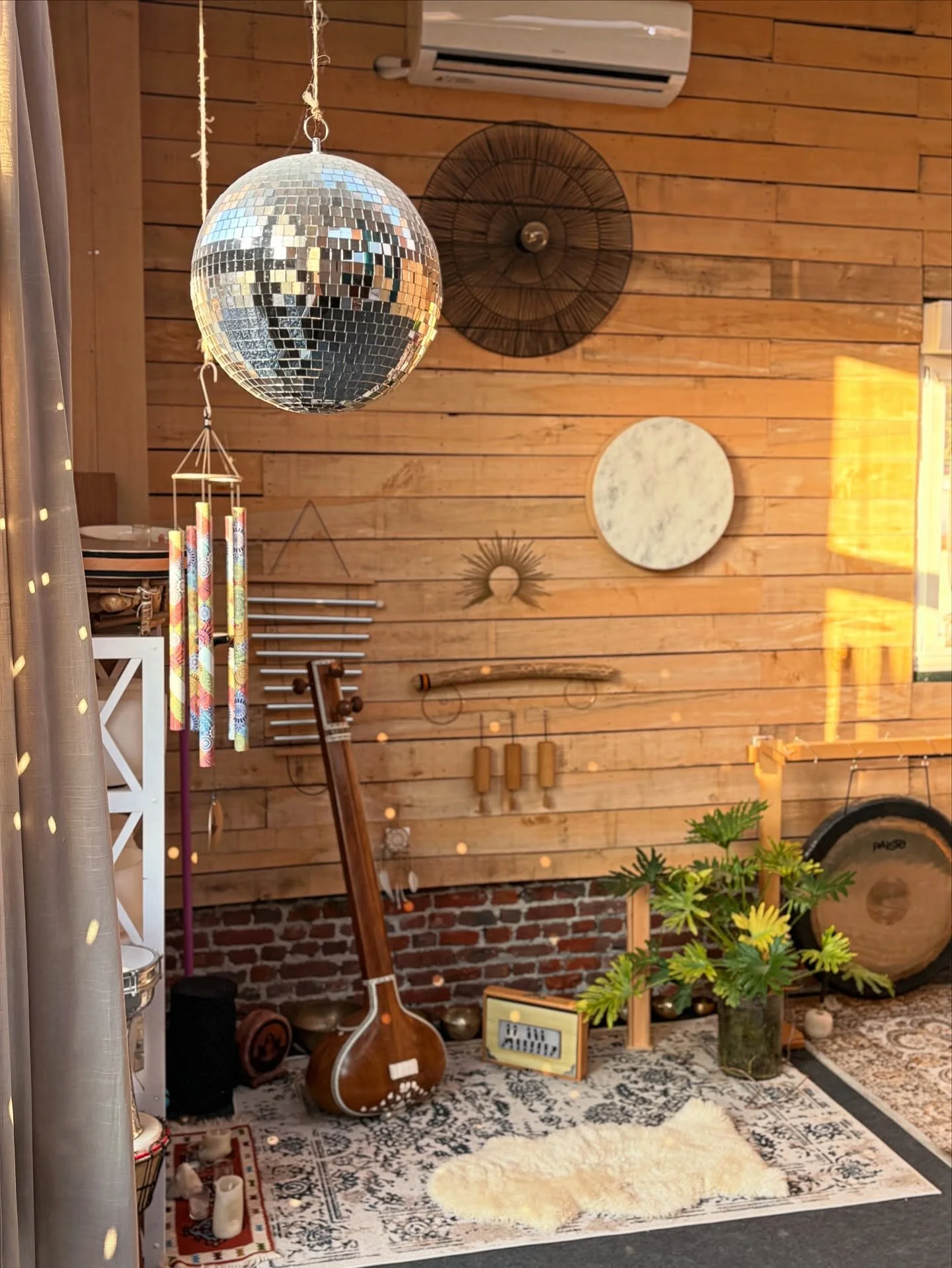 Faire lumi&egrave;re sur son histoire&hellip; 🌞

Ce week-end, nous vous donnons rendez-vous pour un atelier de Constellations Familiales anim&eacute; par @transmissions.invisibles .

Pourquoi participer ?
La constellation familiale est un puissant o