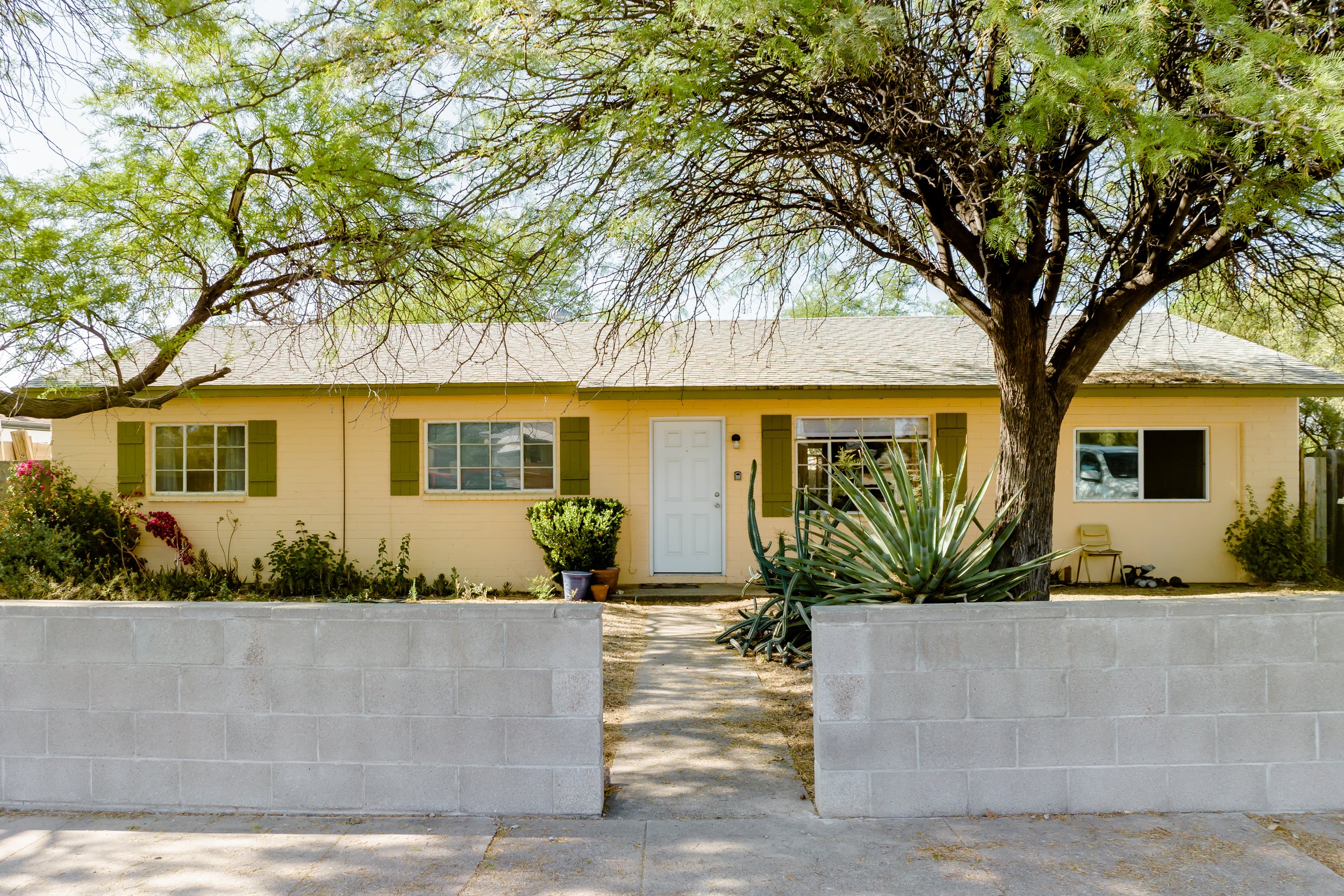 front-yard-at-vacation-rental-in-tucson.jpeg