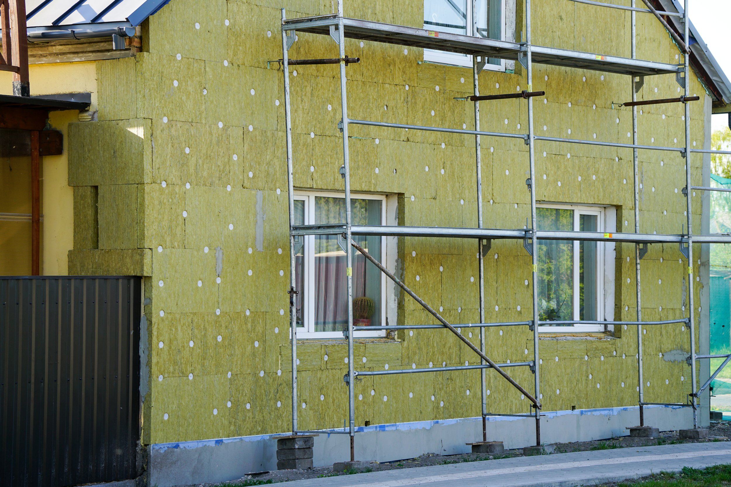 EWI_Rockwool_full facade_iStock-1500097260.jpg