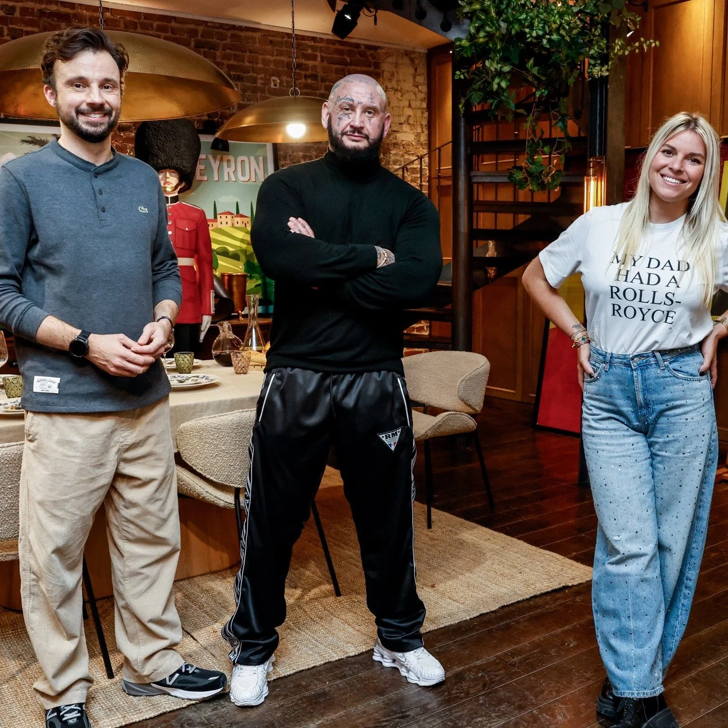 @cyrillignac accueille @tomvilla, @sophietapie et @sethguekofficiel pour une soir&eacute;e conviviale o&ugrave;, &agrave; travers les plats de leur enfance, il les d&eacute;couvre autrement : plus intimes, plus vrais 🤗

&laquo; Rendez-vous chez Cyri