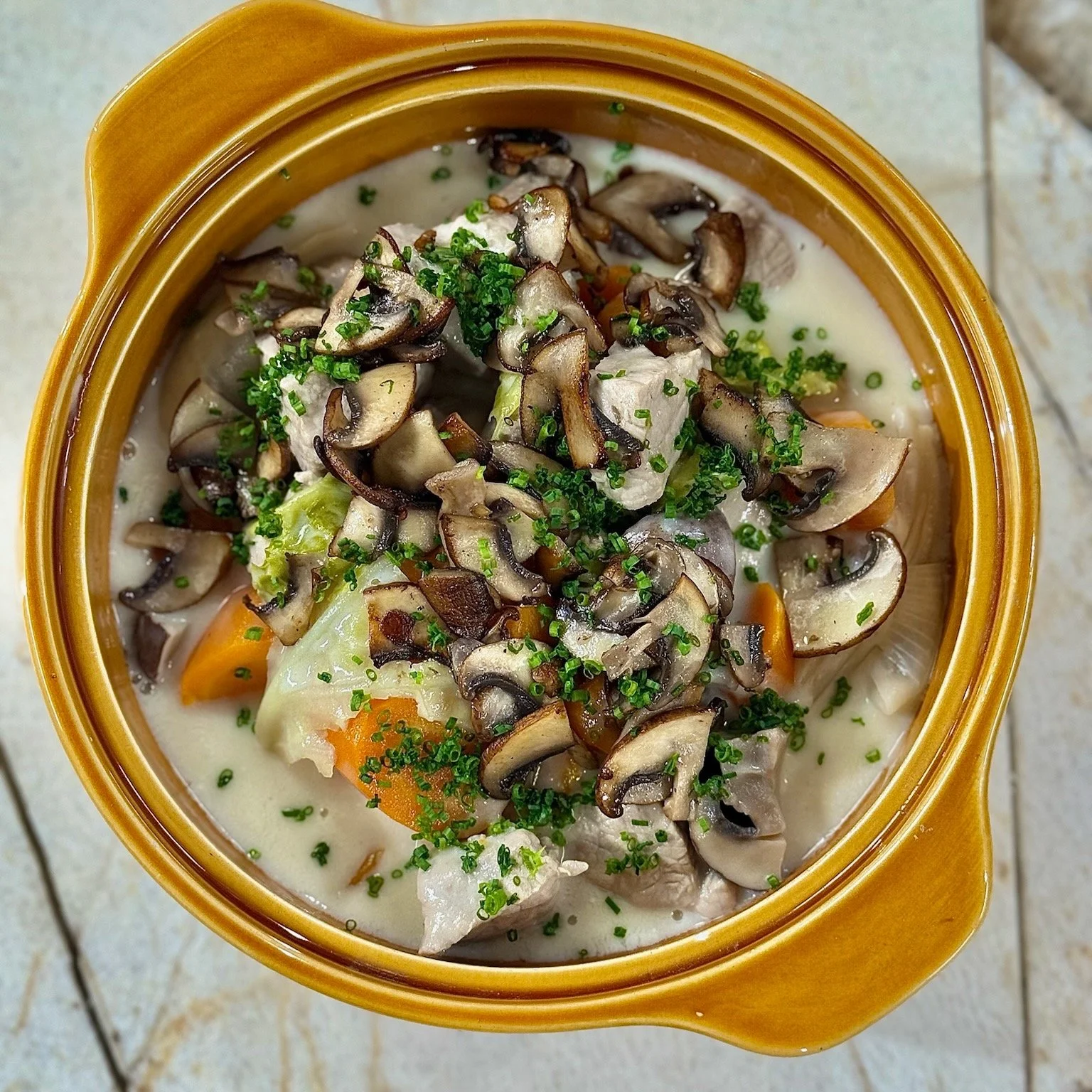 Vendredi soir dans "Tous en Cuisine - Sp&eacute;ciale Coupe du Monde", @cyrillignac et @jerome_anthony_officiel ont cuisin&eacute; en compagnie de @pauldesaintsernin ! 

Au menu : 
-Blanquette de veau, po&ecirc;l&eacute;e de champignons 
-C