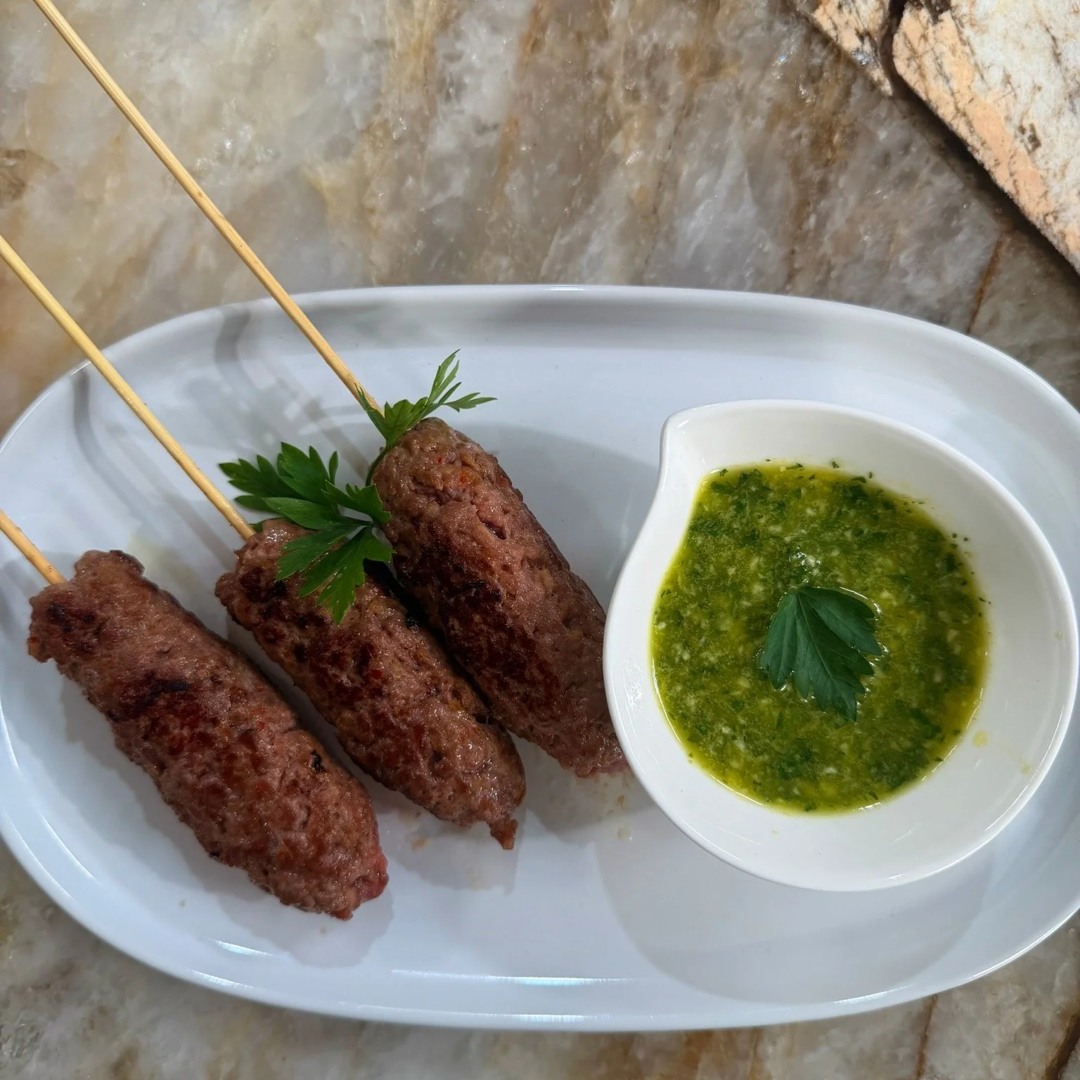 Hier soir dans "Tous en Cuisine - Sp&eacute;ciale Coupe du Monde", @cyrillignac et @jerome_anthony_officiel mettaient &agrave; l'honneur le Portugal en compagnie de @redouanebougheraba ! 🇵🇹 

Au menu : 

-Brochettes d'agneau, sauce chimic