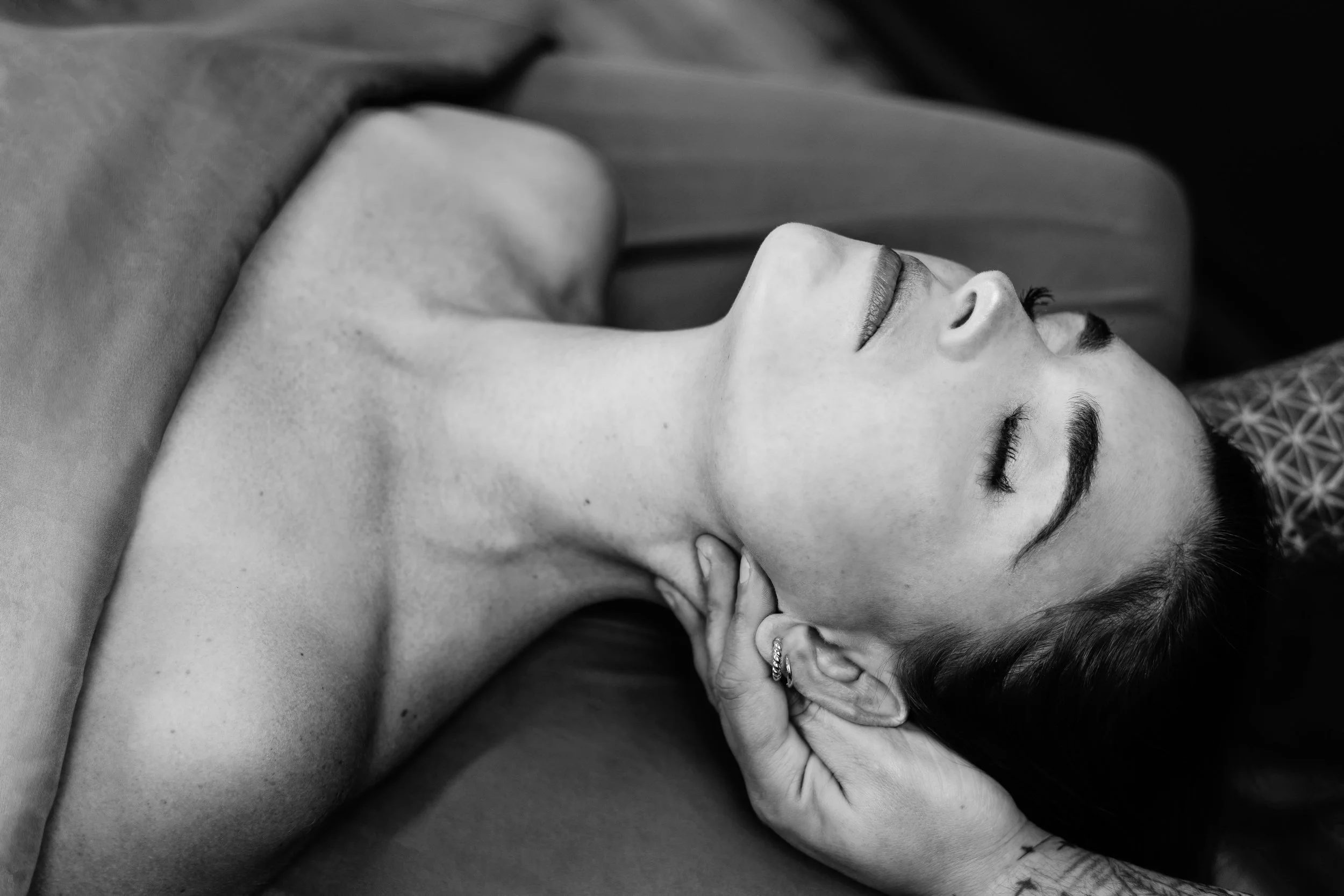 WhitneyDaniellePhotography_LiftedMassageTherapyBW-3.jpg