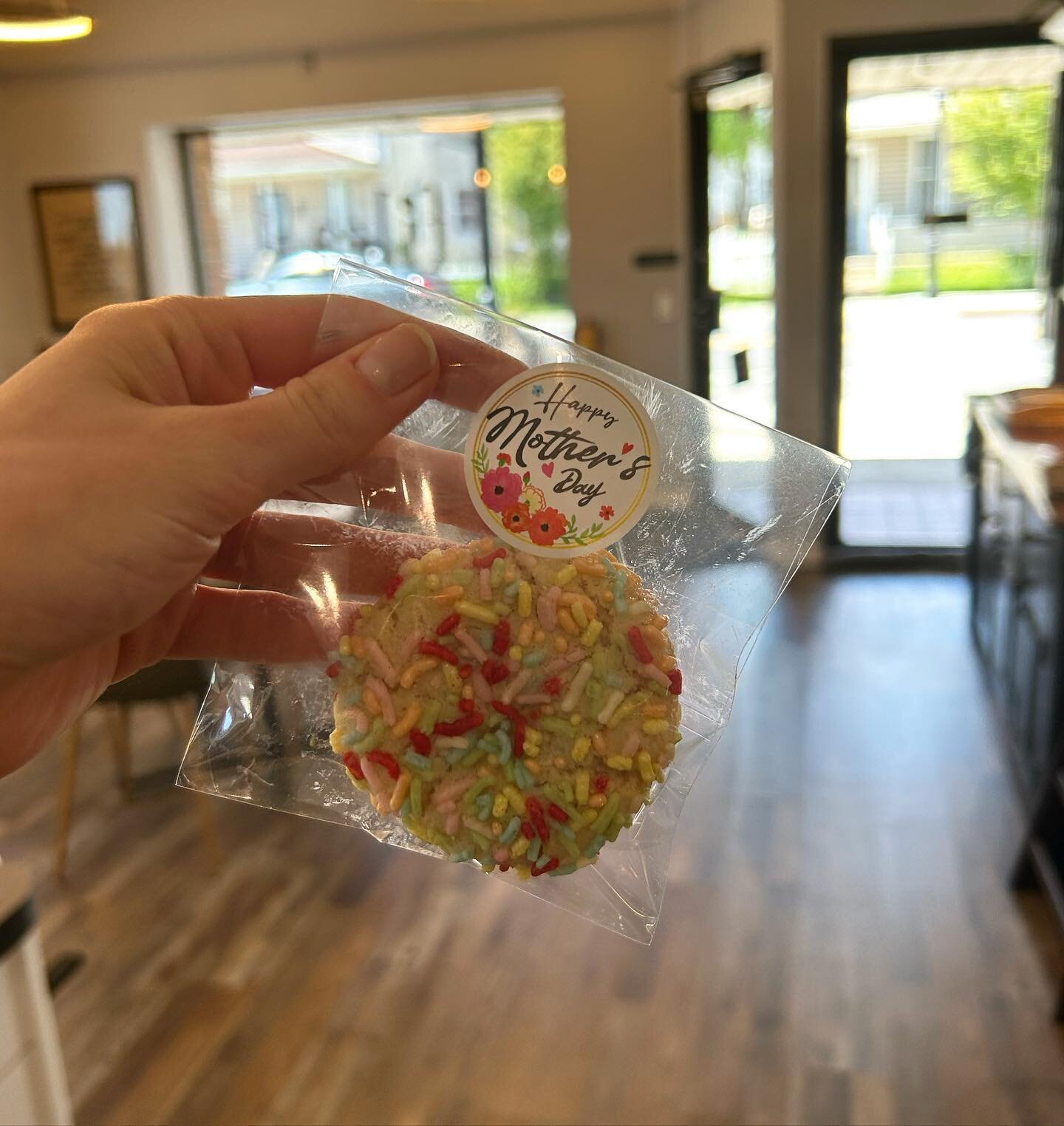 This Sunday is Mother&rsquo;s Day! On Saturday, Fika is giving a free confetti cookie to each mom/&ldquo;mom to be&rdquo; with any purchase! To all the moms, let us treat you! Happy Mother&rsquo;s Day!

Open 7-3: Monday-Saturday

#fikacoffeebar #moth