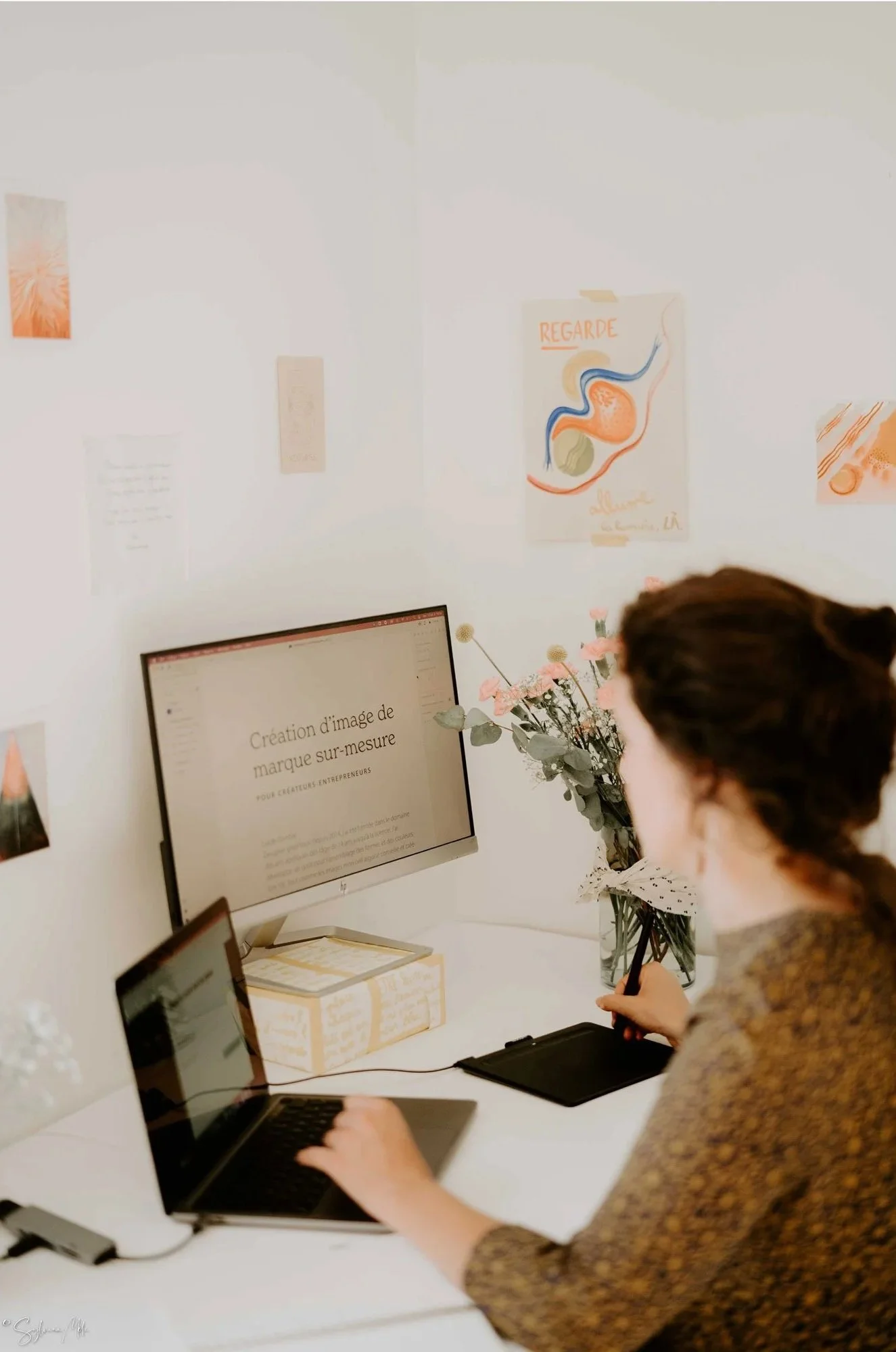Webdesigner entrain de faire un design de site web