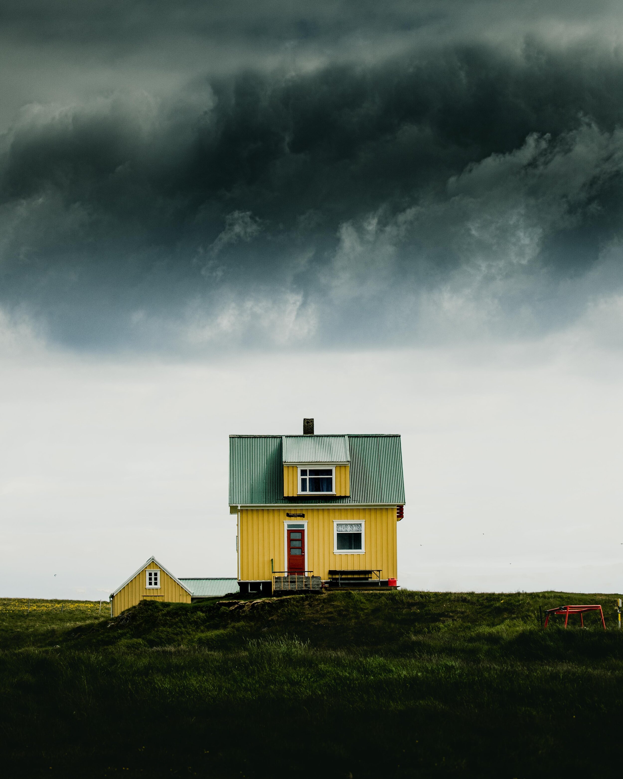 Icelandic explorer lonely houses 15.jpg