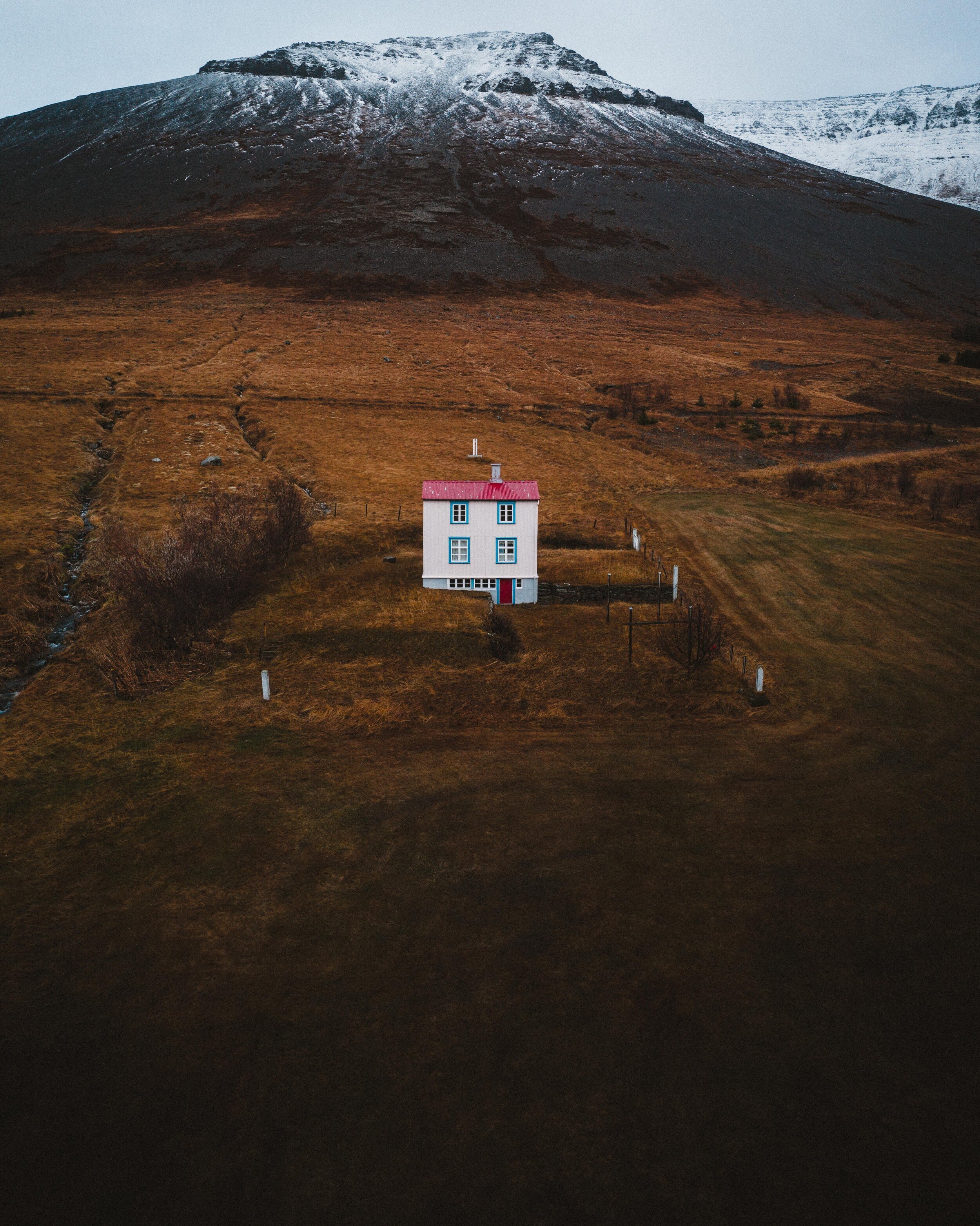 Icelandic explorer lonely houses 12.jpg