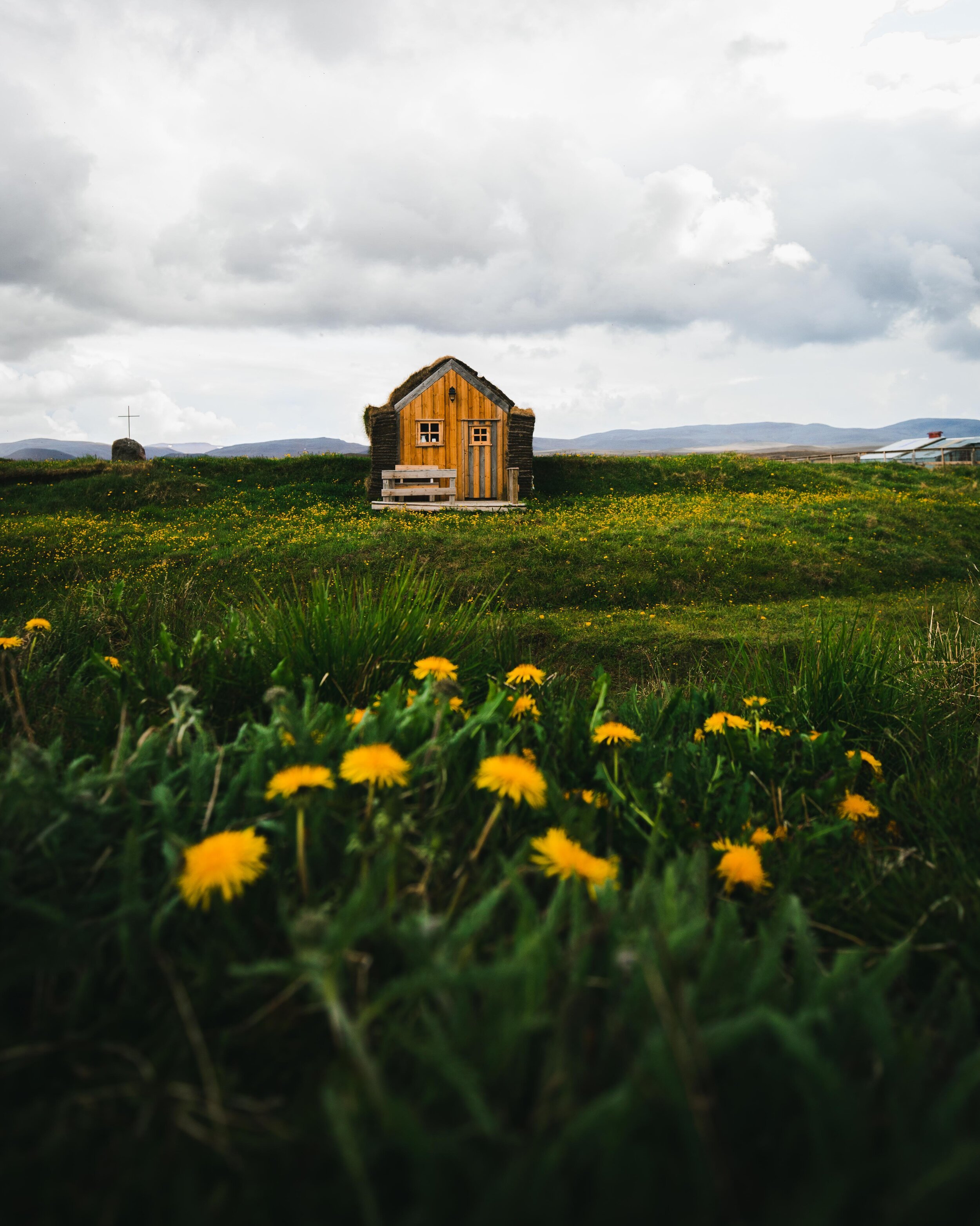Icelandic explorer lonely houses 21.jpg