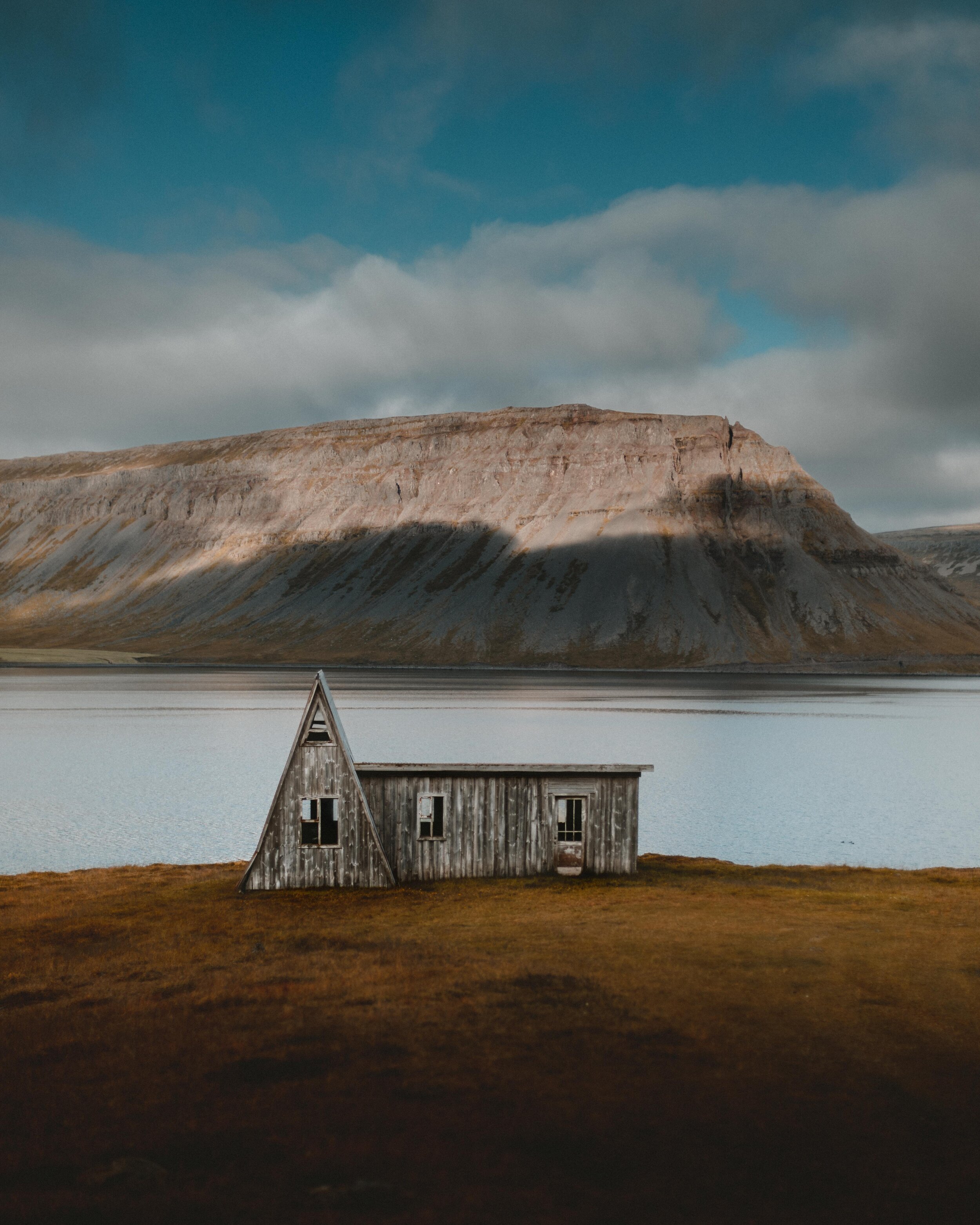 Icelandic explorer lonely houses 1.jpg