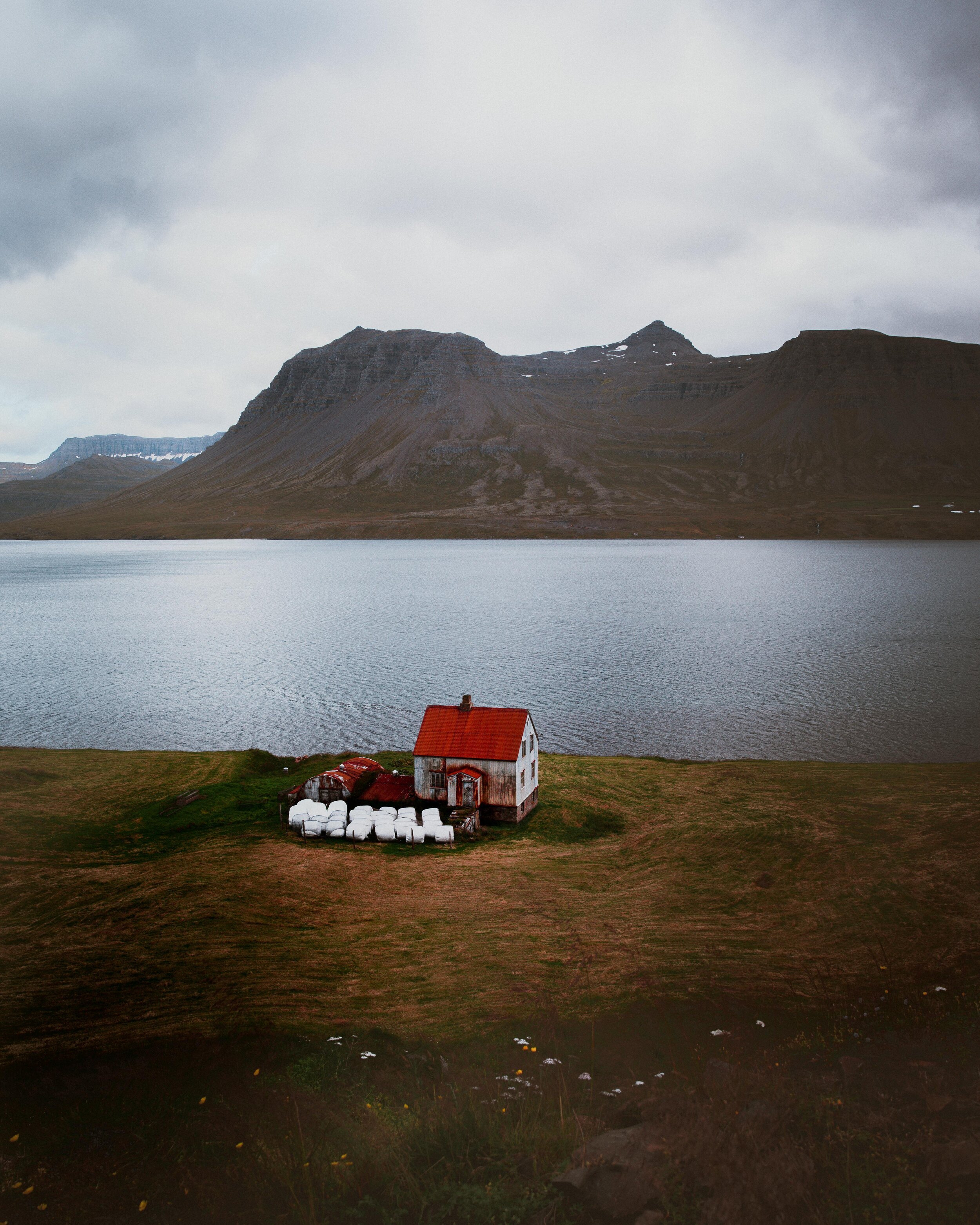 Icelandic explorer lonely houses 23.jpg