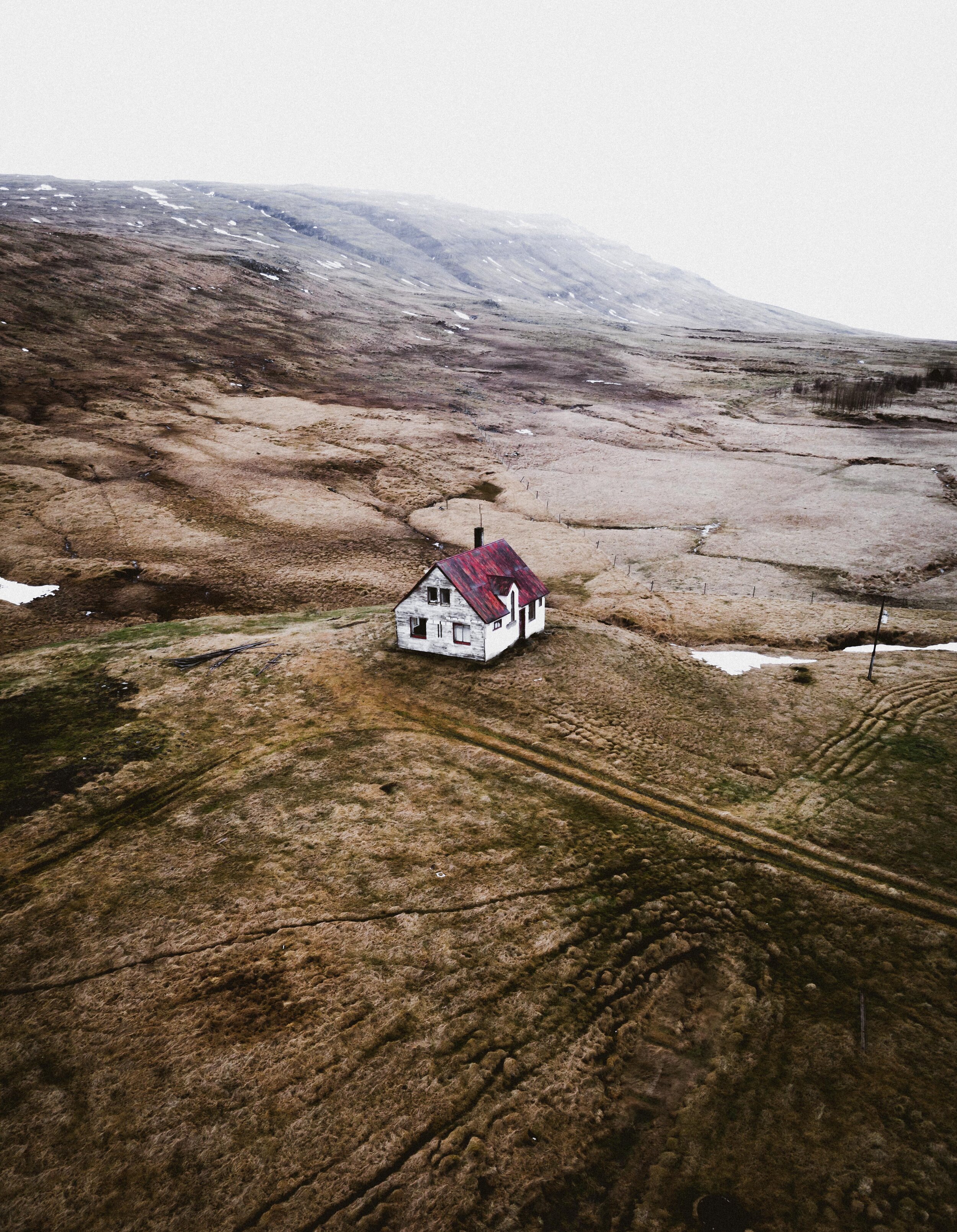 Icelandic explorer lonely houses 11.jpg