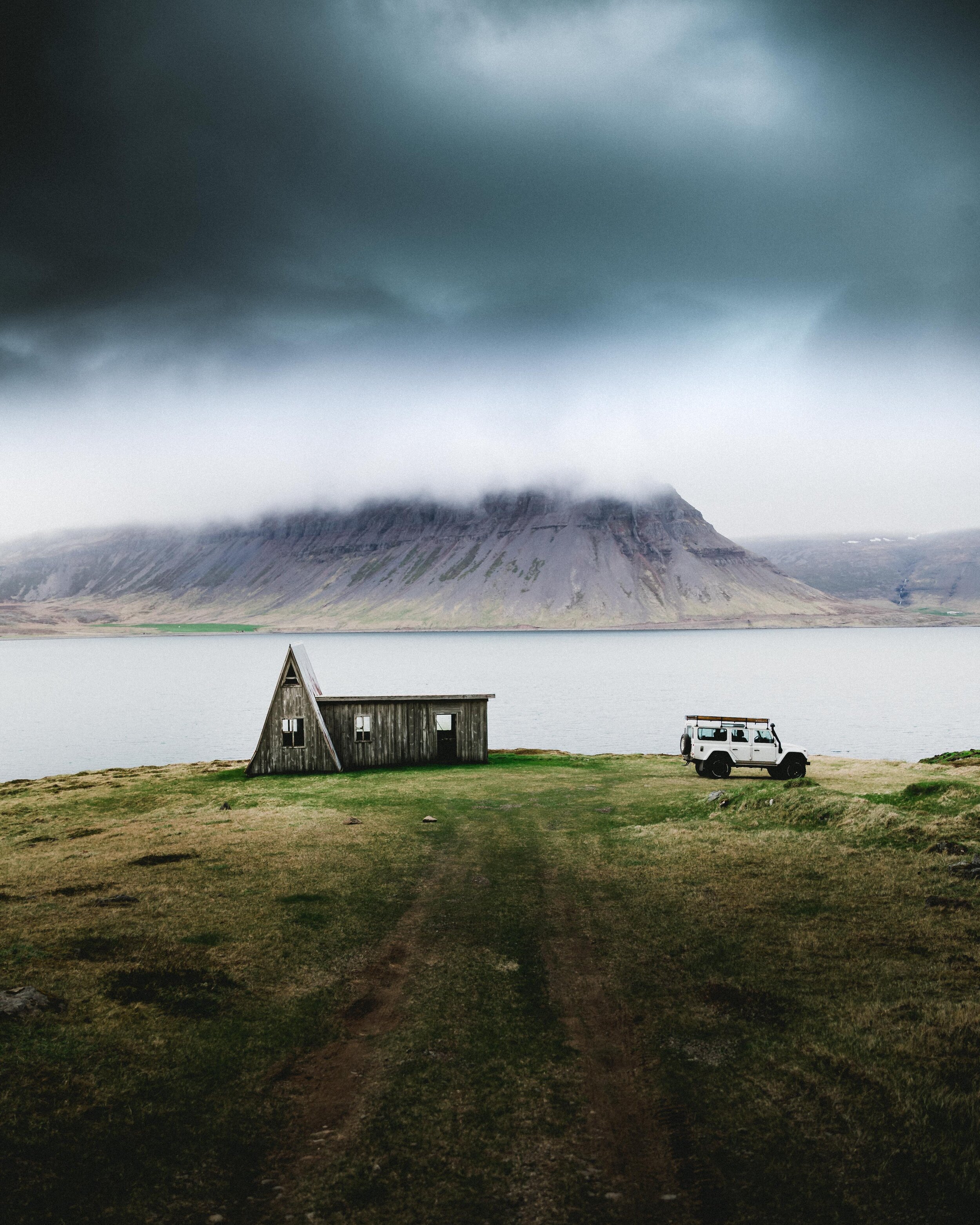 Icelandic explorer lonely houses 2.jpg