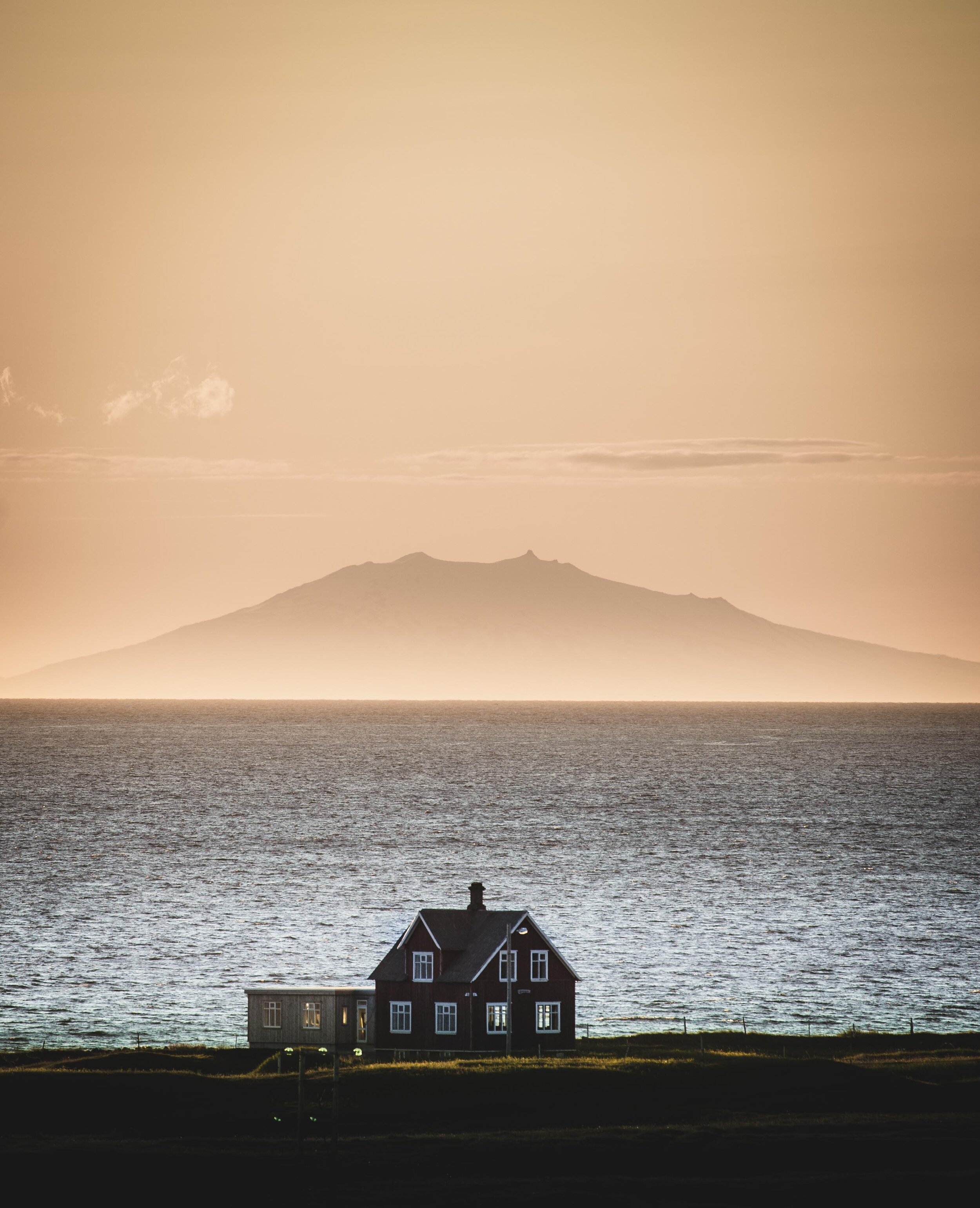 Icelandic explorer lonely houses 17.jpg