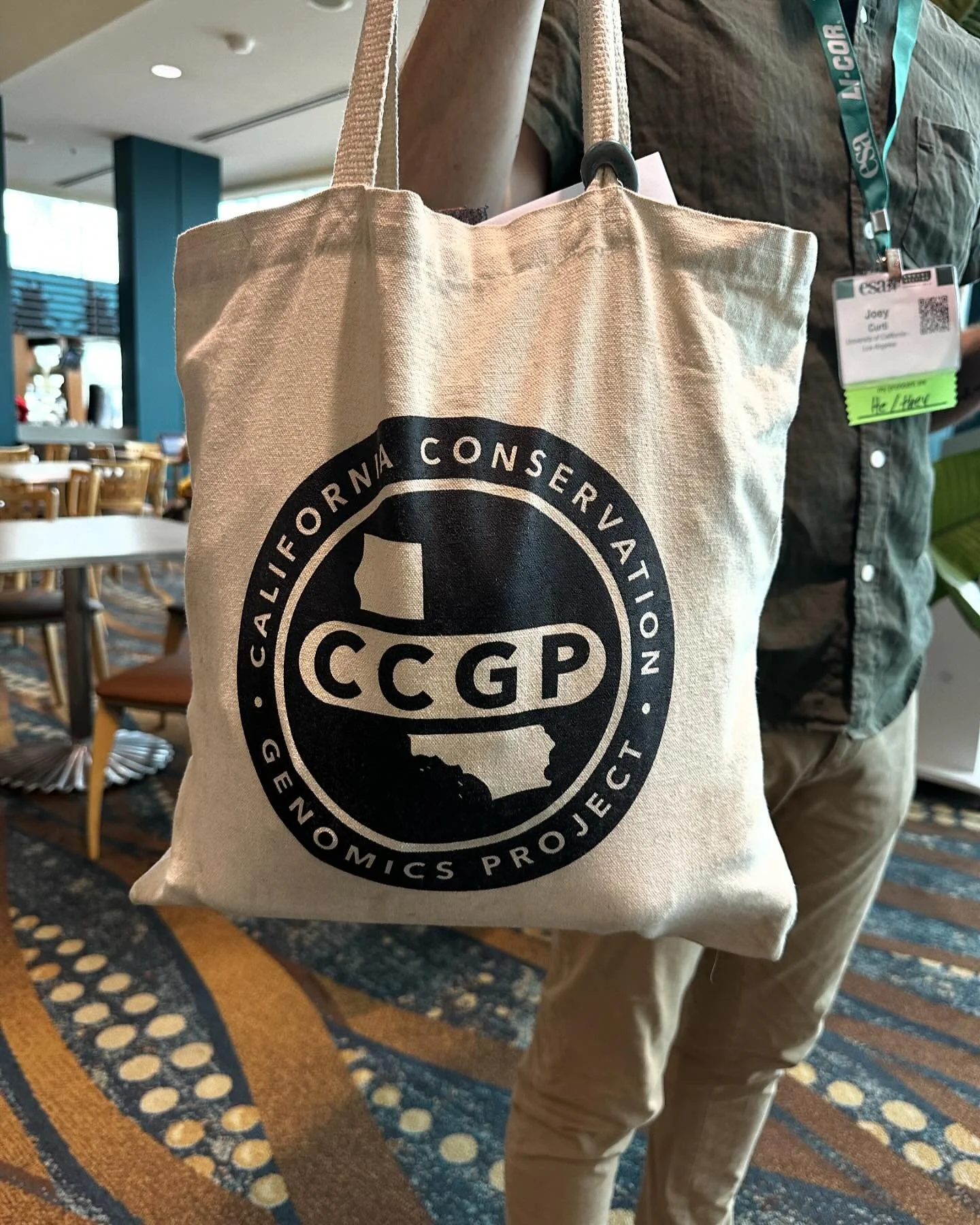 Logo in the wild 😝 at #esa2024 

The California Conservation Genomics Project (CCGP) brings together experts at the interface of genomics and conservation science. They are a state-funded initiative with a single goal: 

To produce the most comprehe