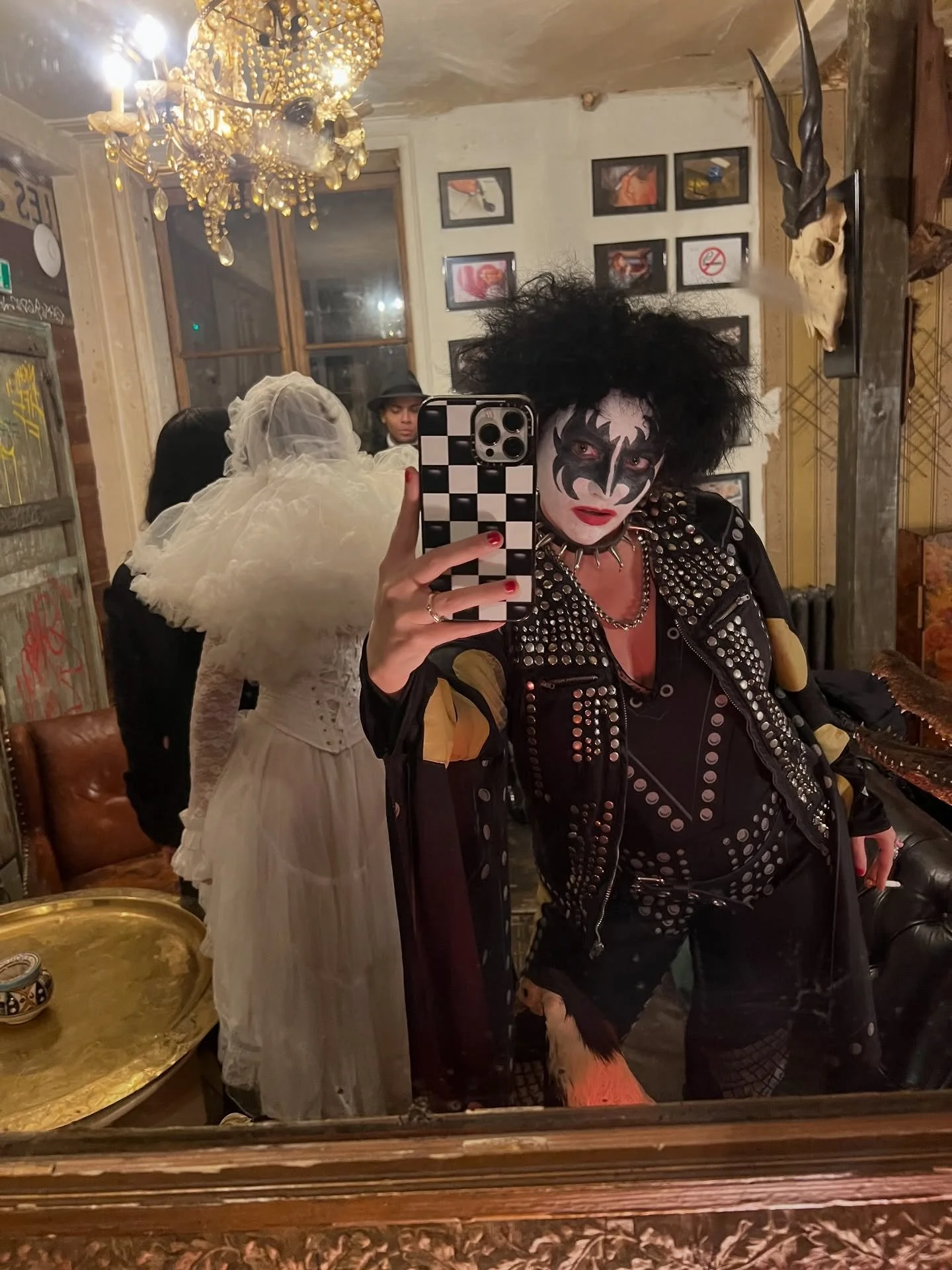 I WAS MADE FOR LOVIN&rsquo; YOU &lt;3 
HAPPY HALLOWEEN! 🖤🖤🖤

Makeup and hair by @tomoko_hair_mu_ thank you so much 🫶✨⭐️