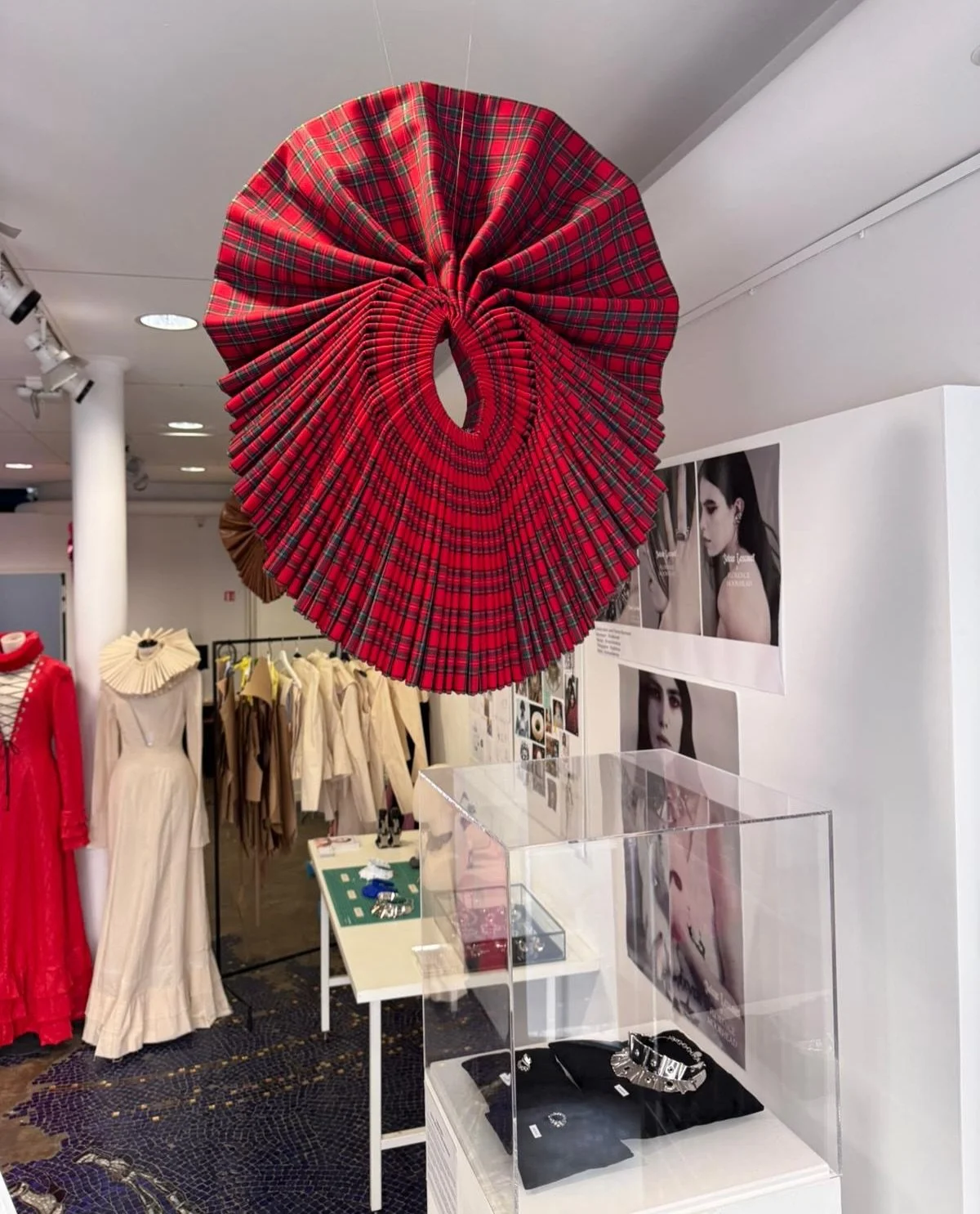 THANK YOU all for coming to the pop-up this weekend!!! ⭐️💕
It was such a pleasure to share this moment with you :)
Thank you to @florence_moorhead for the wonderful jewelry collaboration, 
to my team @dl.lola &amp; @adeleassiedstoi 
Place @bdmma.par