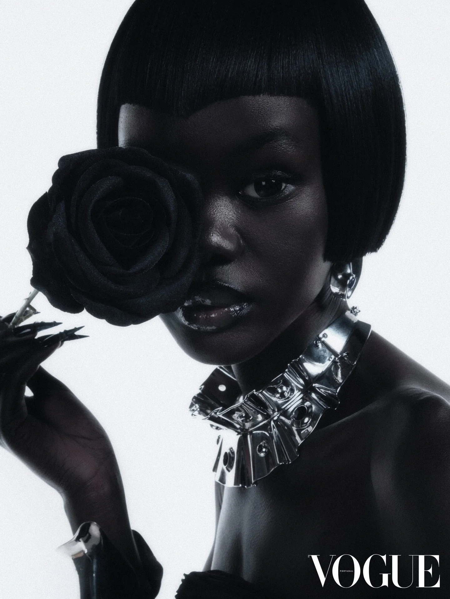 NEW FOR VOGUE! @vogueportugal 🤍
Le collier collerette for Vogue Portugal, collaboration with @florence_moorhead 

Thank you to the team :

Editor in chief: @sofia.slucas
Video: @engelbaptiste
Creative direction and styling: @marcoaiello_st
Photograp